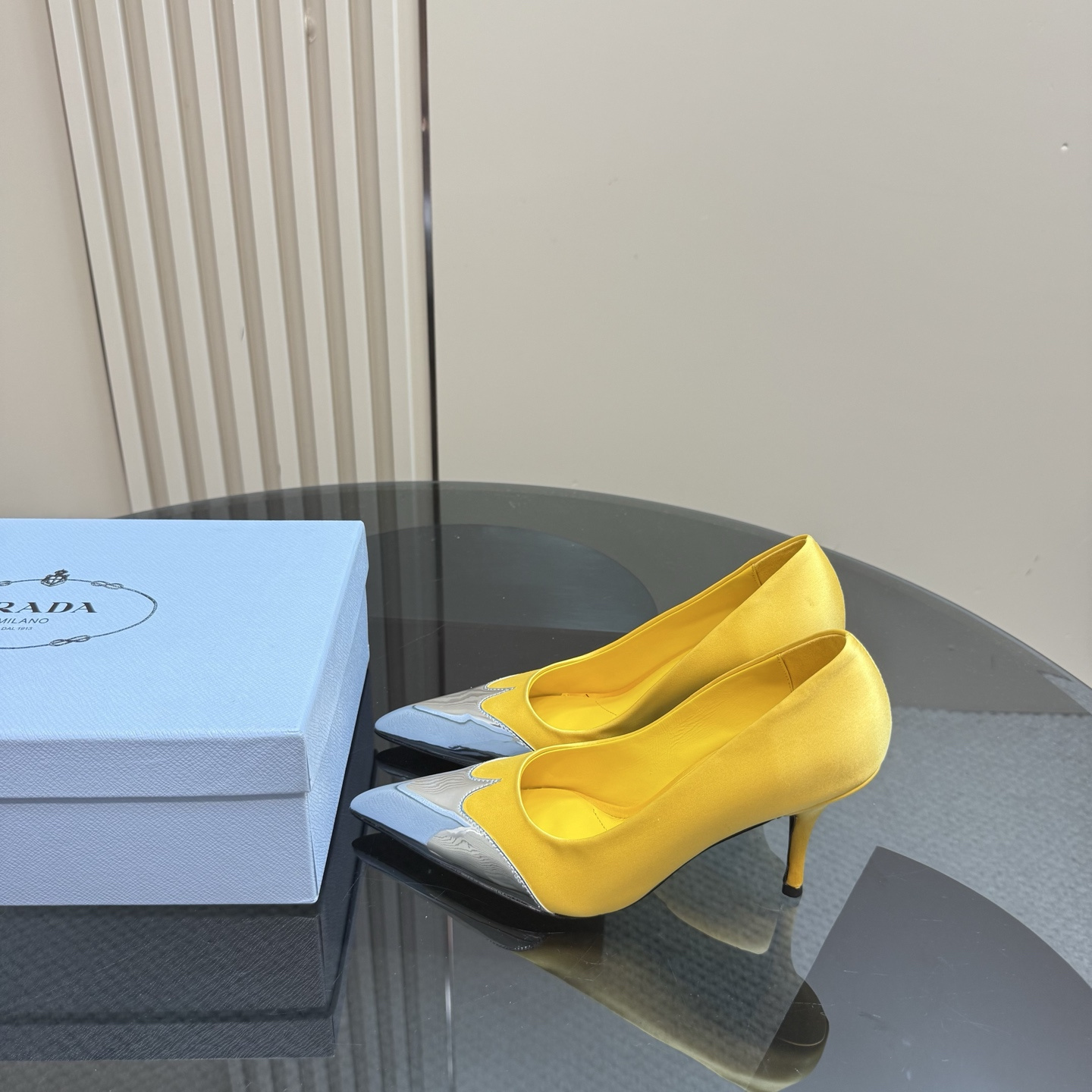 高仿Prada*春夏系列1l968M金屬漆皮尖頭細高踭鞋8.5CM黃色免檢版