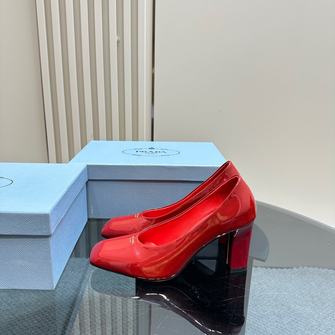 高仿Prada*1I837B方頭粗跟高踭鞋8.5CM漆皮紅色免檢版