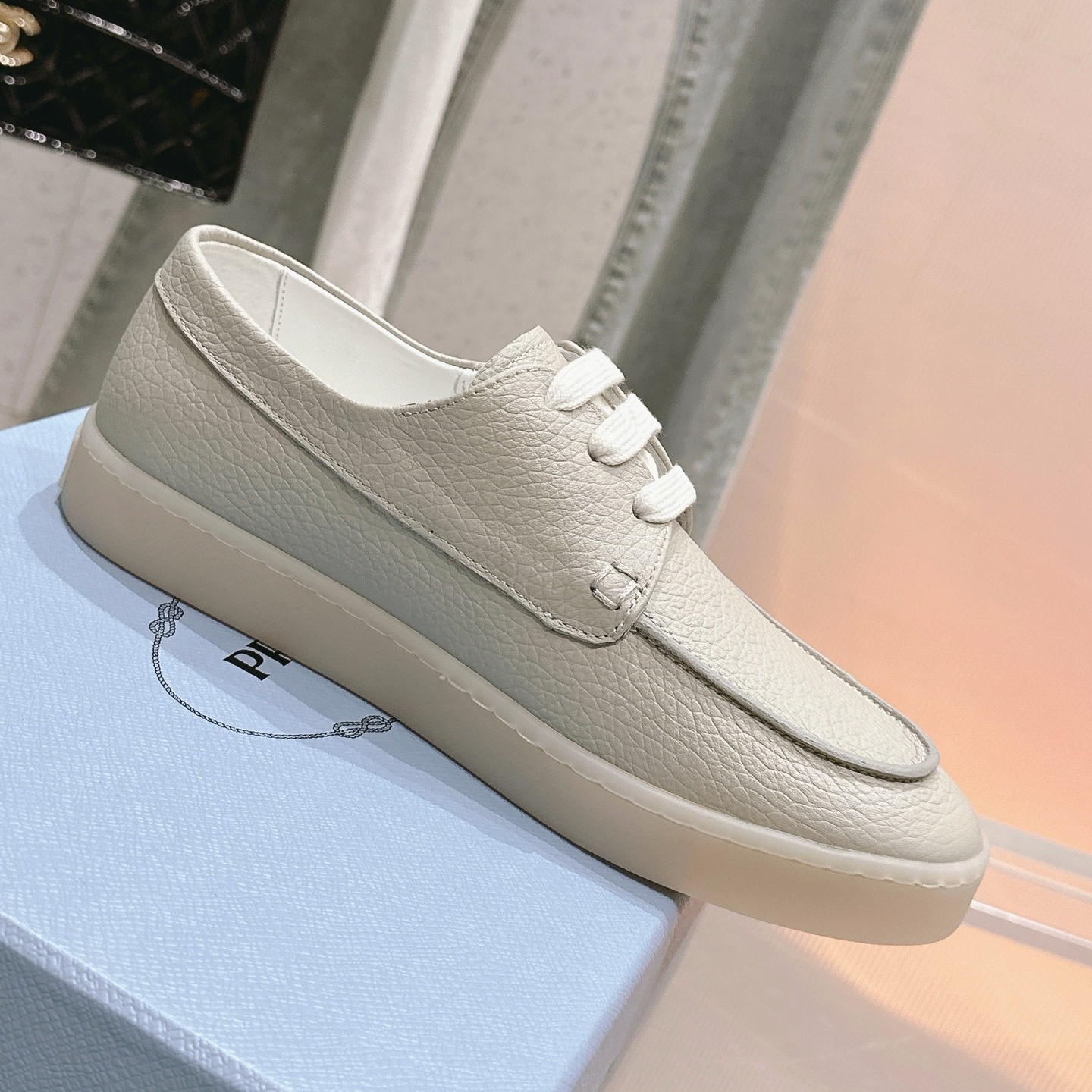 高仿Prada*2EE397C男女同款復古商務鞋灰色免檢版
