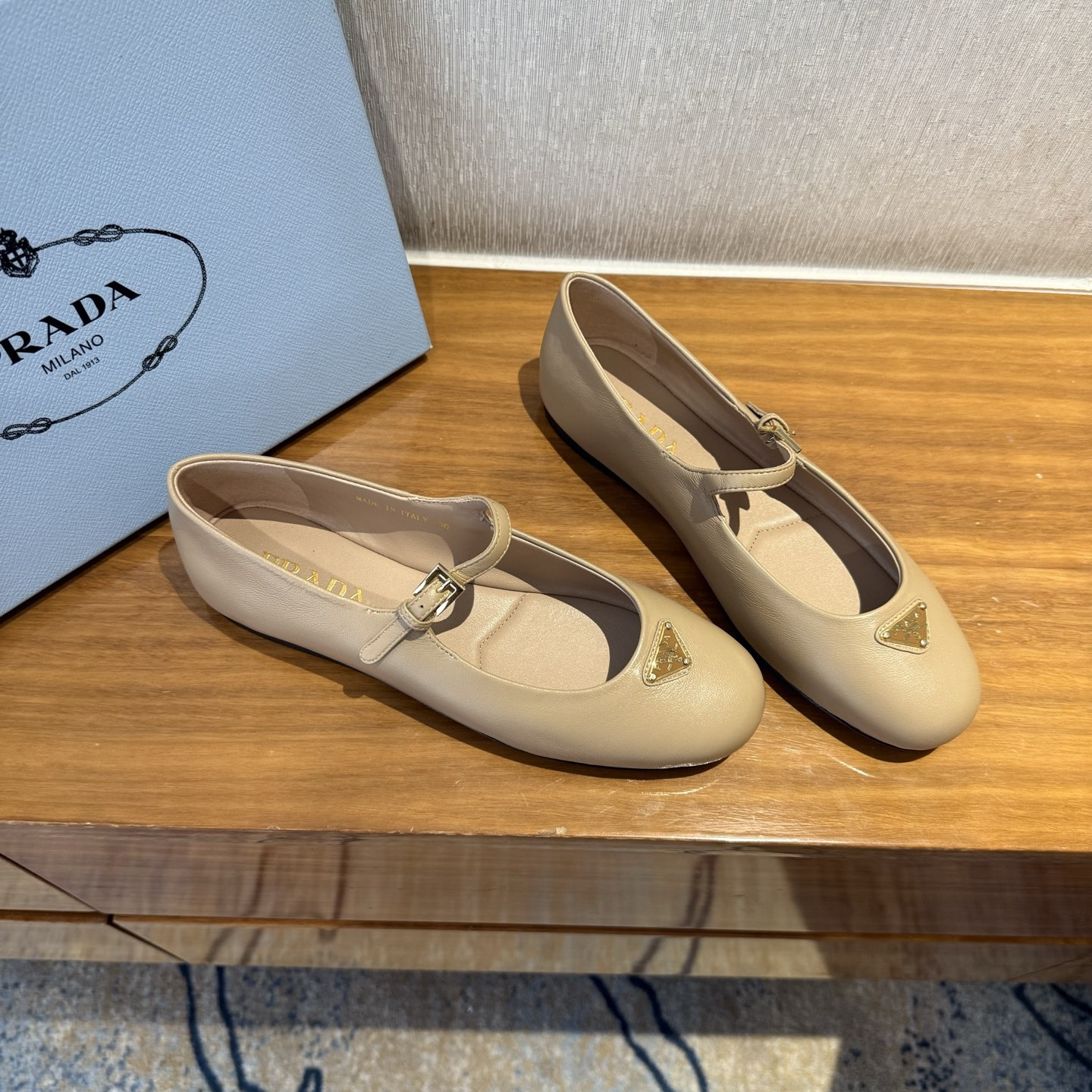 高仿Prada*NewArrival系列1F567M平底瑪麗珍鞋小牛皮膚色免檢版