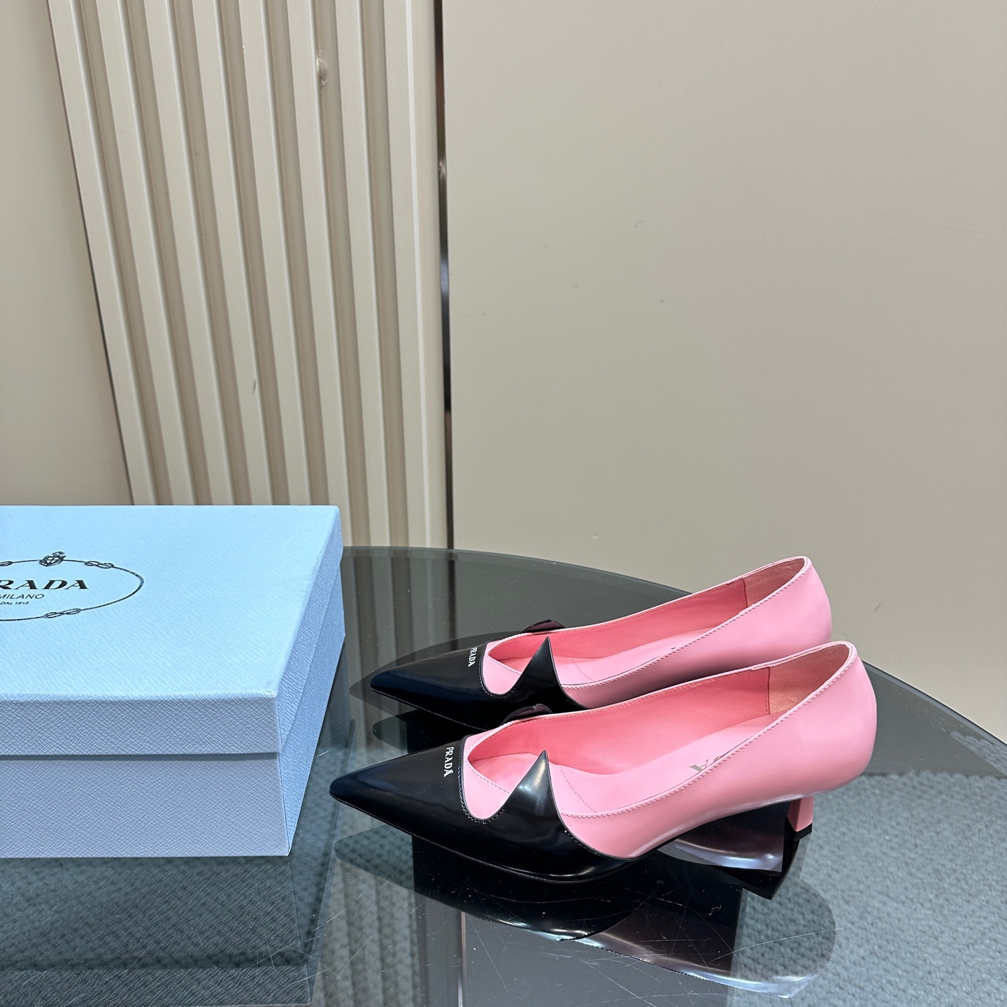 高仿Prada*1I976F尖頭走秀款高踭鞋5.5CM粉色免檢版