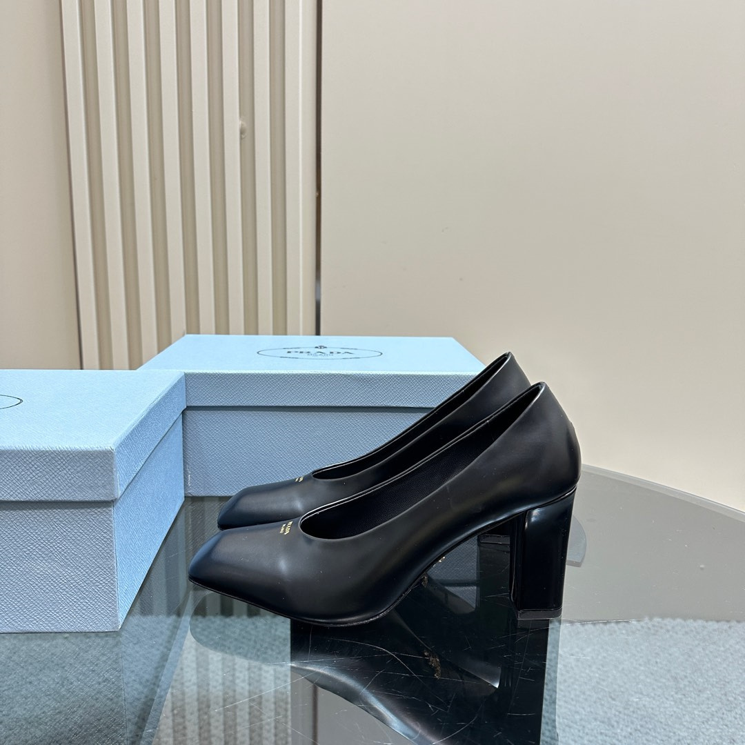 高仿Prada*1I837A方頭粗跟高踭鞋8.5CM小牛皮黑色免檢版
