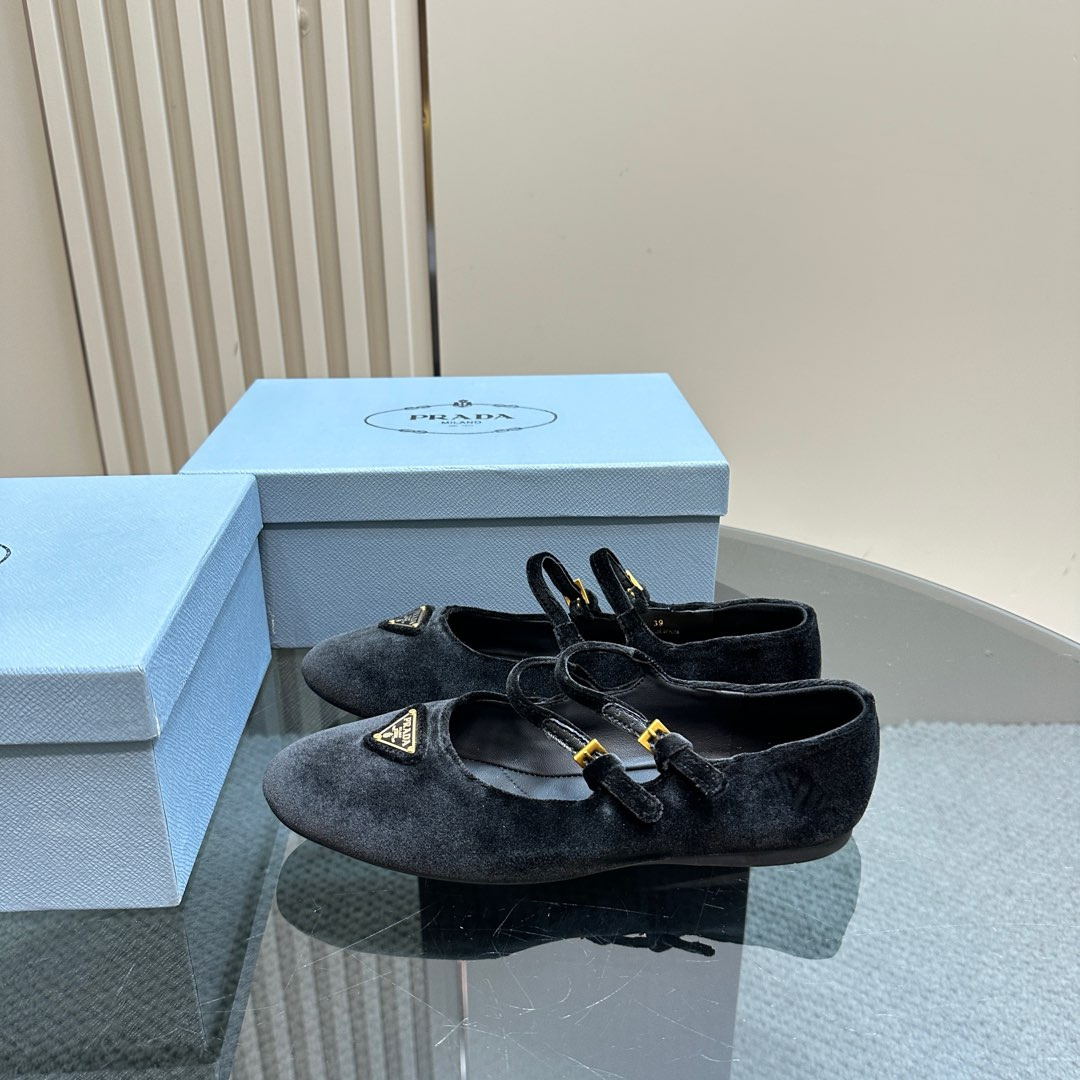 高仿Prada*1F793N圓頭塔扣瑪麗珍鞋絨面黑色免檢版