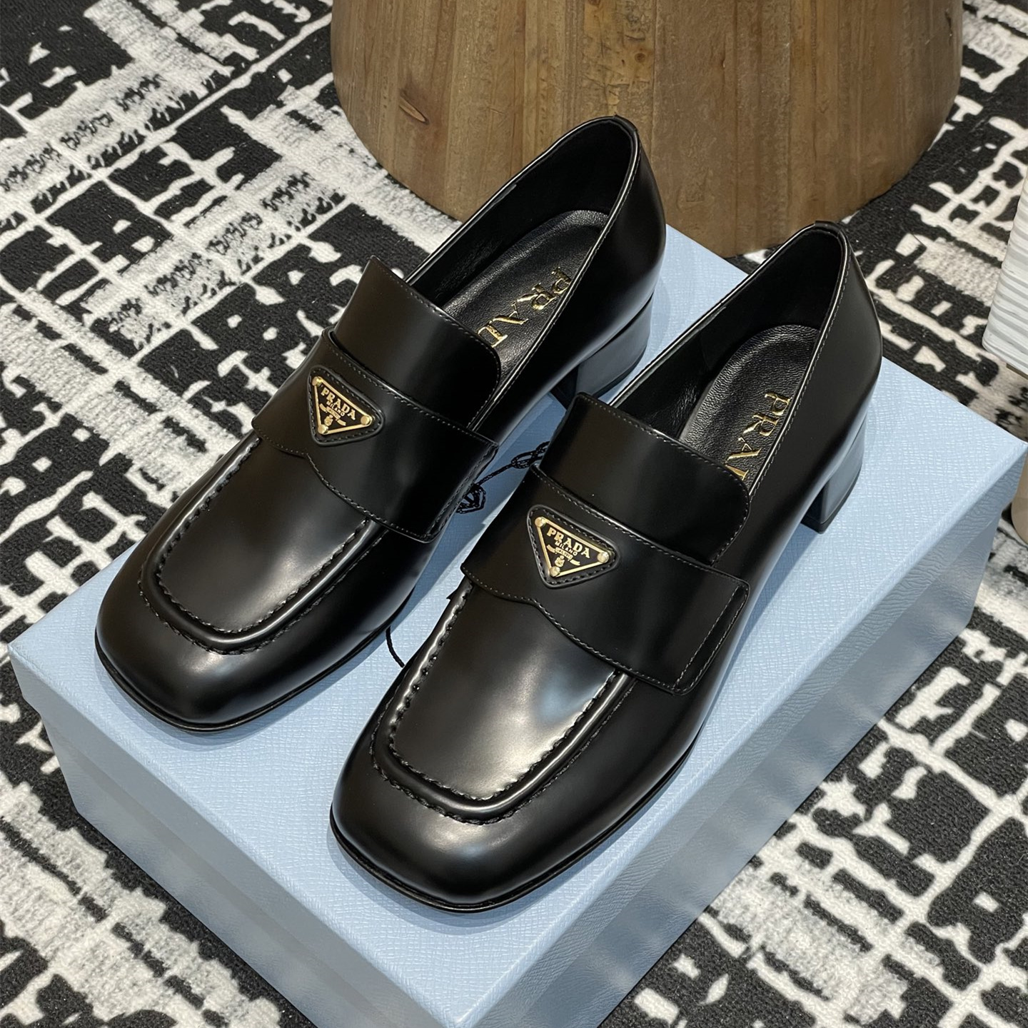 高仿Prada*1D831A方頭套腳樂福鞋3.5CM小牛皮黑色免檢版