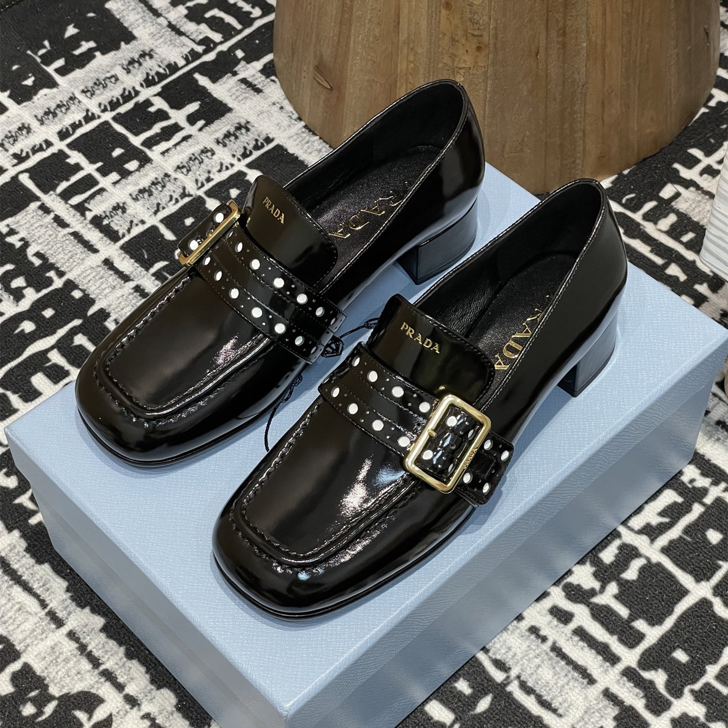 高仿Prada*1D831M方頭套腳樂福鞋3.5CM漆皮黑色免檢版