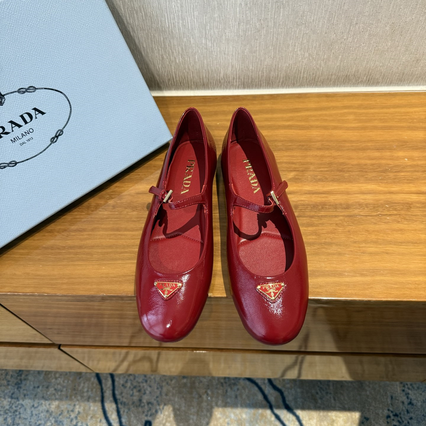 高仿Prada*NewArrival系列1F793A平底瑪麗珍鞋漆皮紅色免檢版