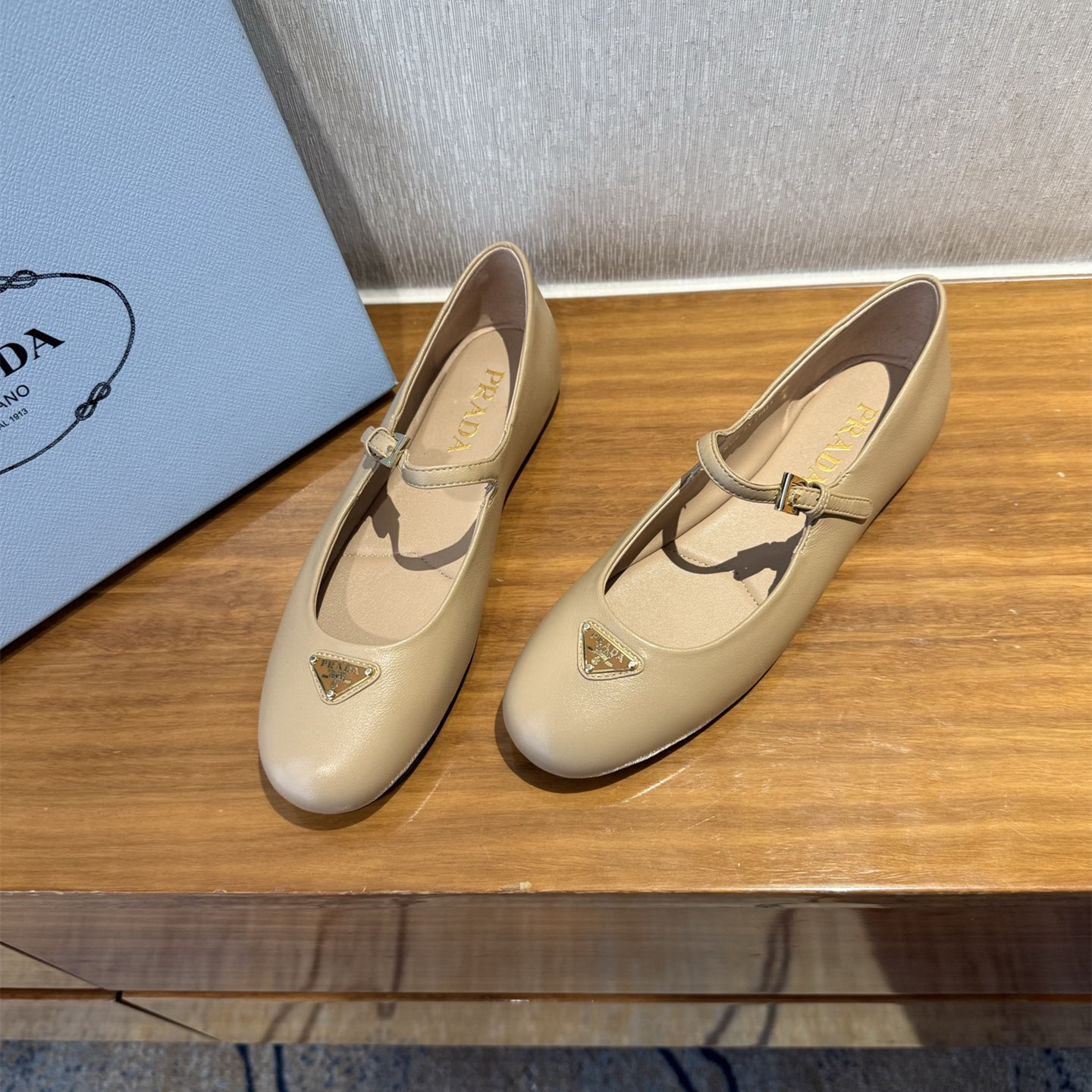 高仿Prada*NewArrival系列1F567M平底瑪麗珍鞋小牛皮膚色免檢版