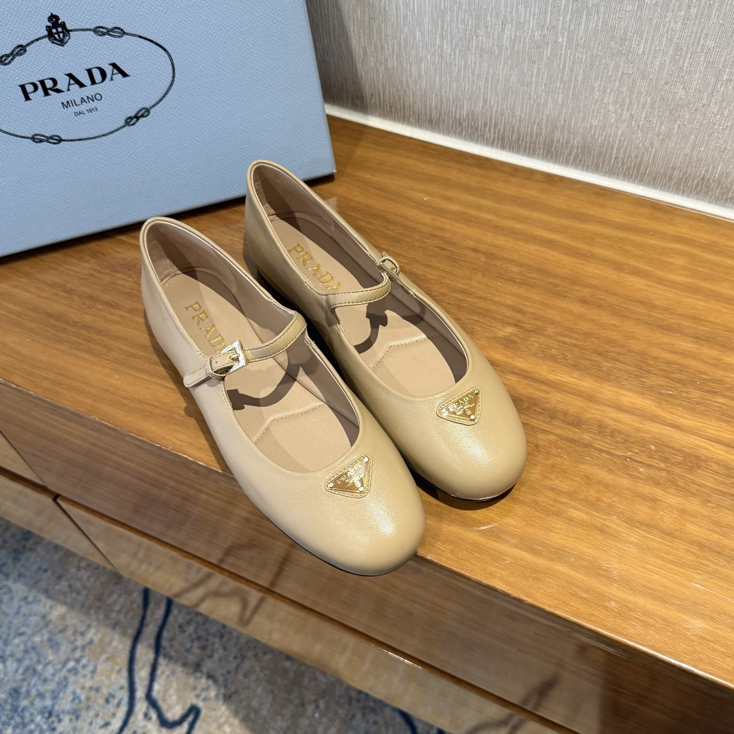 高仿Prada*NewArrival系列1F567M平底瑪麗珍鞋小牛皮膚色免檢版