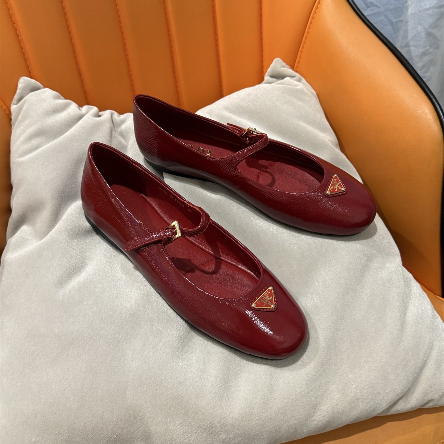 高仿Prada*NewArrival系列1F793A平底瑪麗珍鞋漆皮紅色免檢版