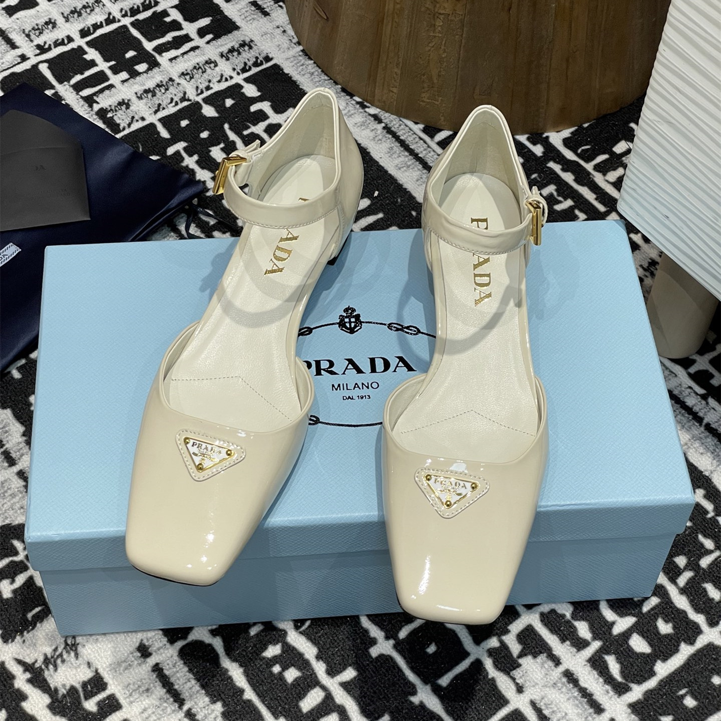 高仿Prada*1l325M方頭粗跟涼鞋3.5CM白色免檢版