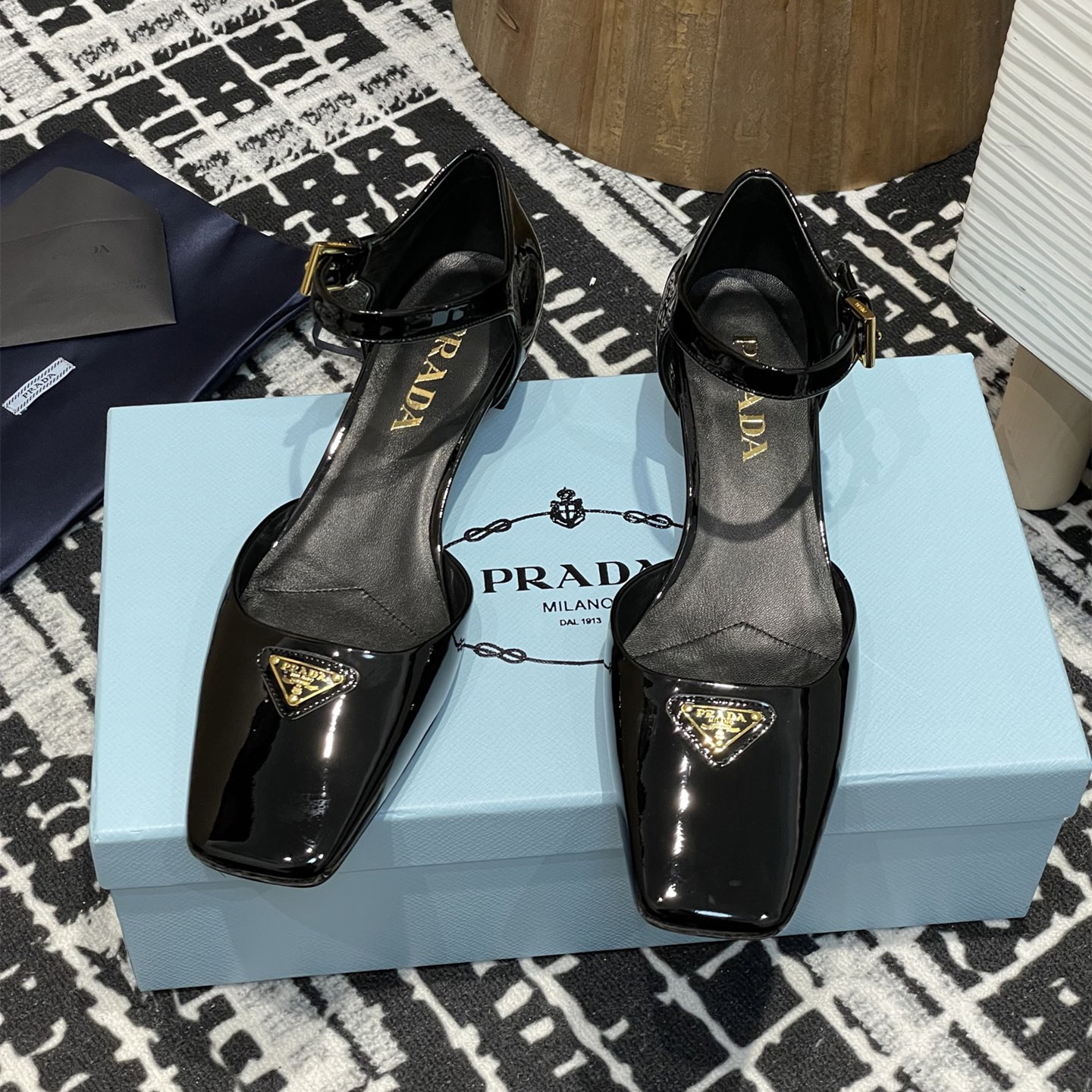 高仿Prada*1l601N方頭粗跟涼鞋3.5CM黑色免檢版