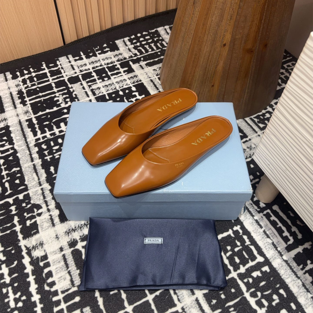 高仿Prada*1S825B方頭皮質休閒拖鞋棕色免檢版