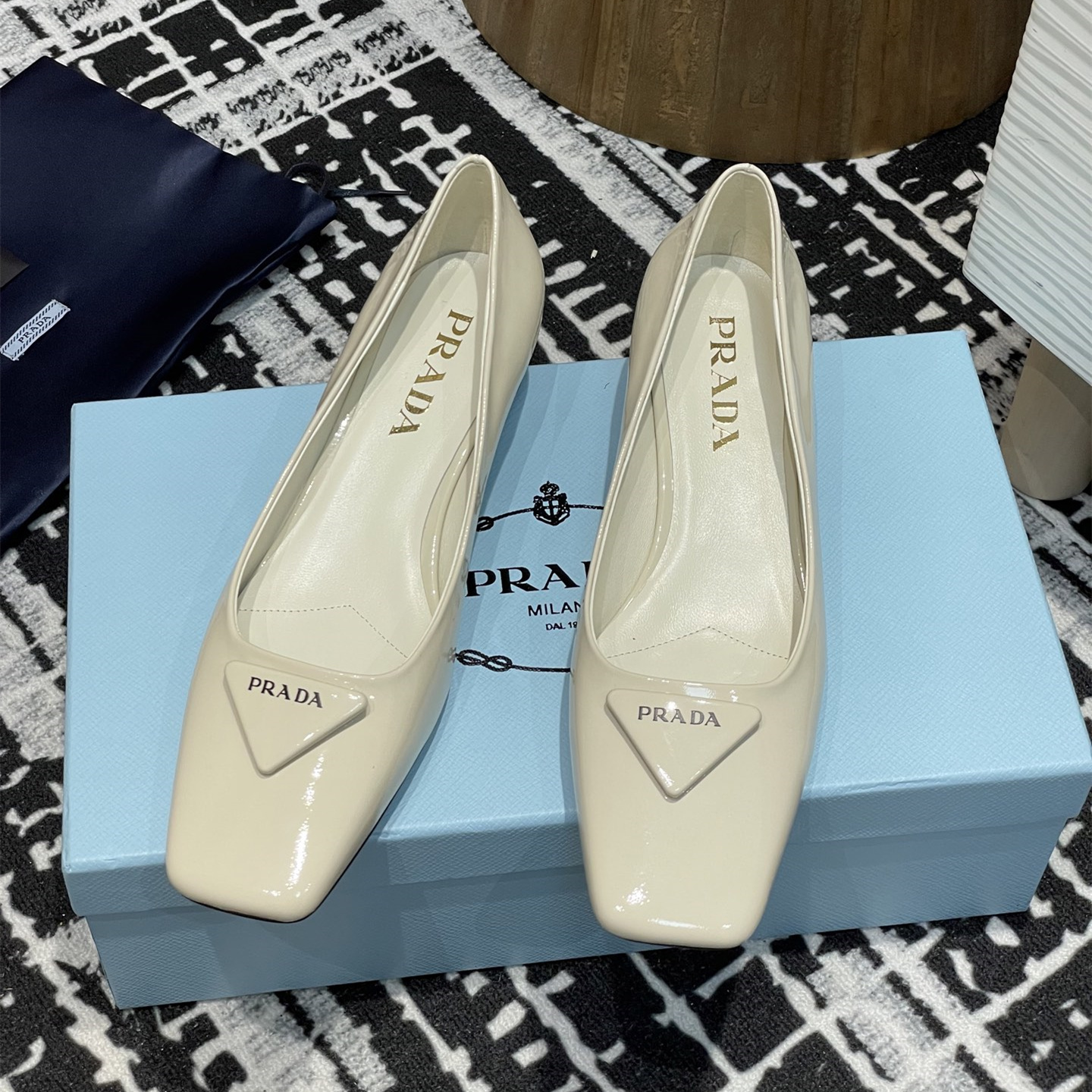 高仿Prada*1l628B方頭粗跟單鞋3.5CM白色免檢版