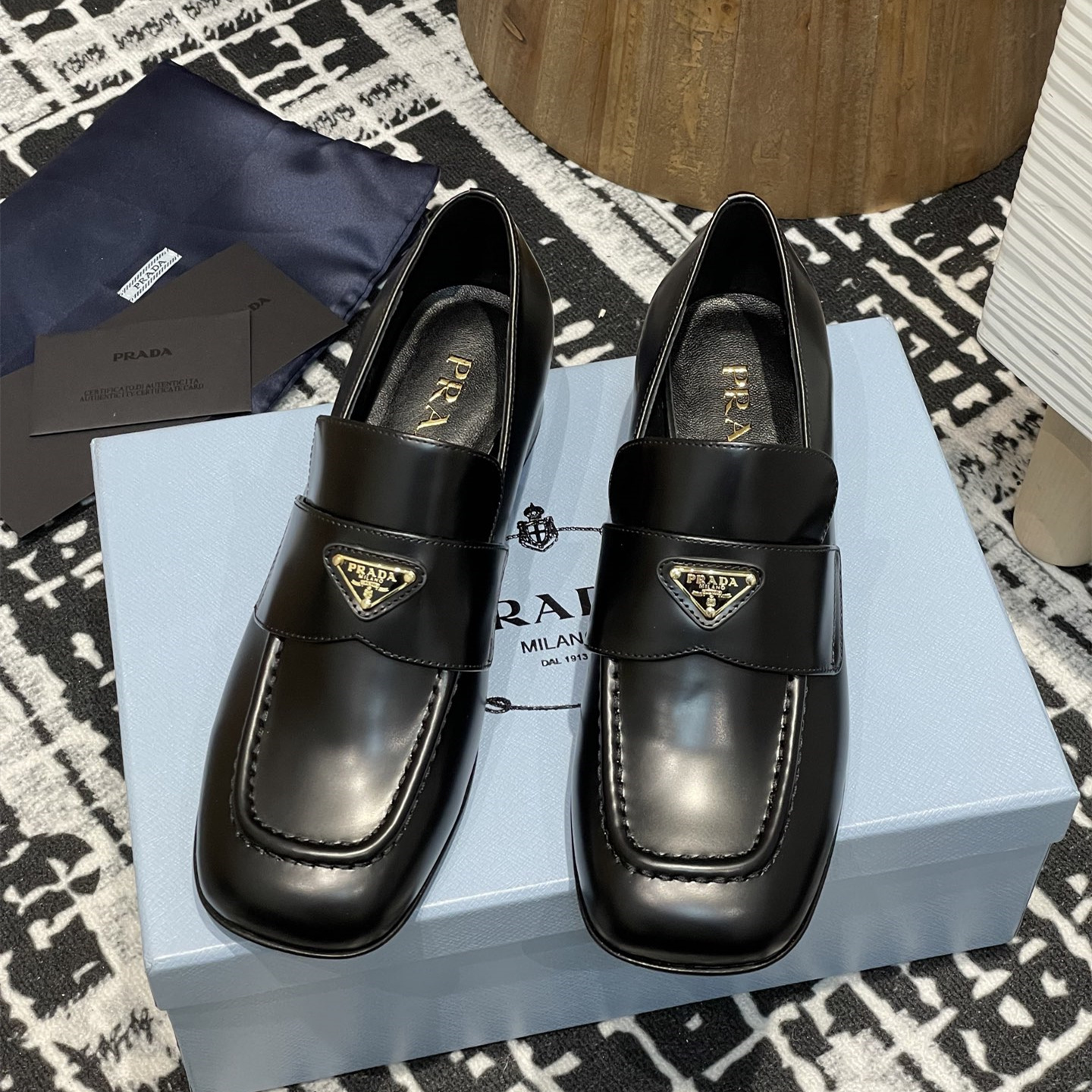 高仿Prada*1D831A方頭套腳樂福鞋3.5CM小牛皮黑色免檢版