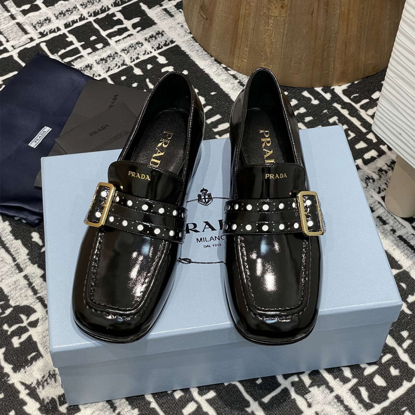 高仿Prada*1D831M方頭套腳樂福鞋3.5CM漆皮黑色免檢版