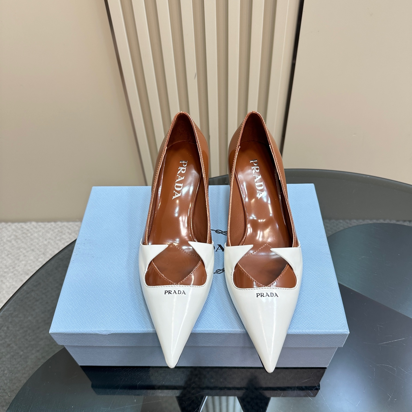 高仿Prada*1I976C尖頭走秀款高踭鞋5.5CM棕色免檢版