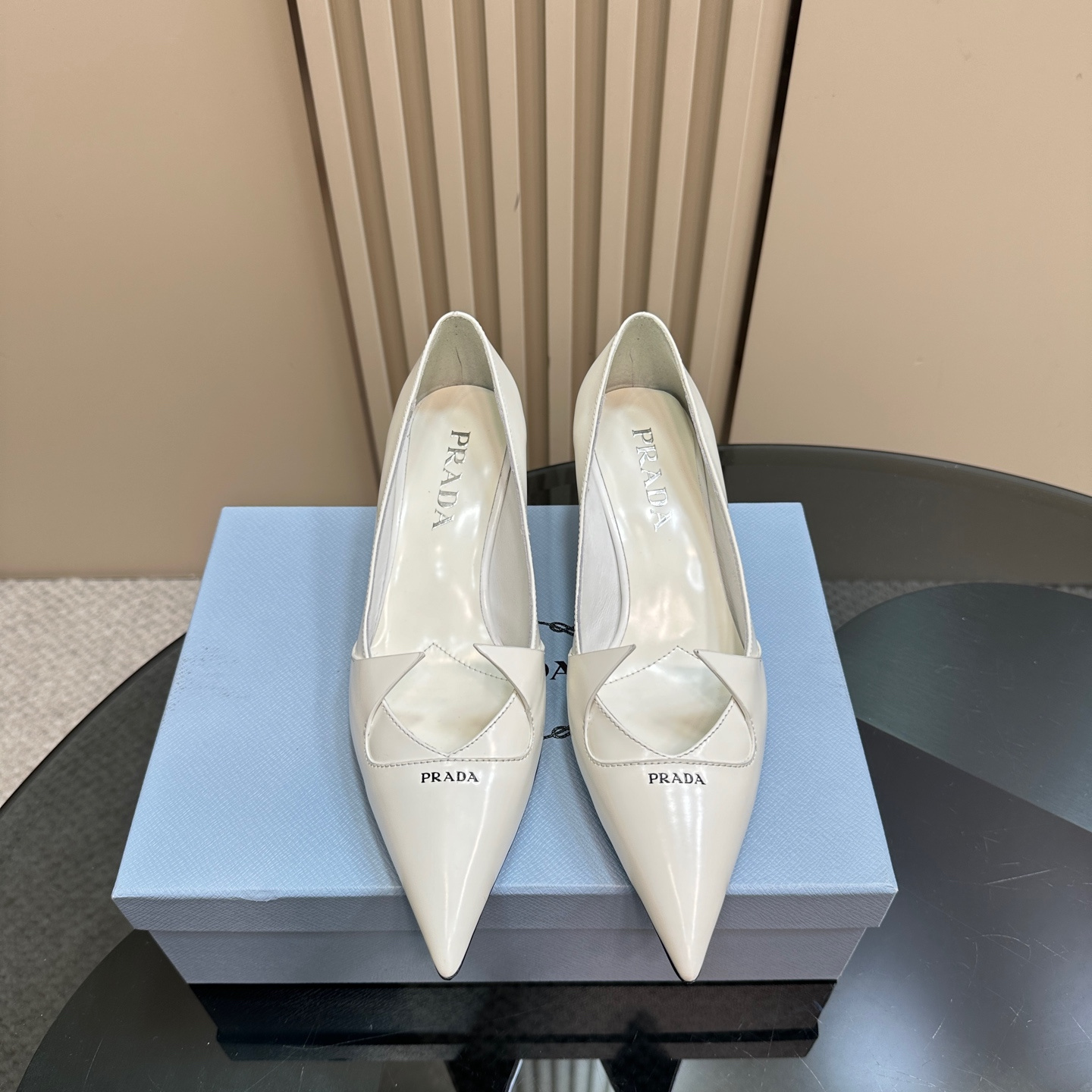 高仿Prada*1I976M尖頭走秀款高踭鞋5.5CM白色免檢版