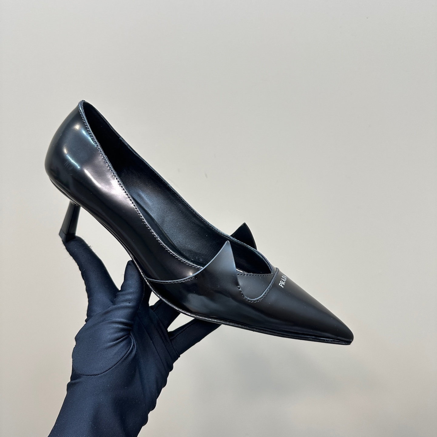 高仿Prada*1I976N尖頭走秀款高踭鞋5.5CM黑色免檢版