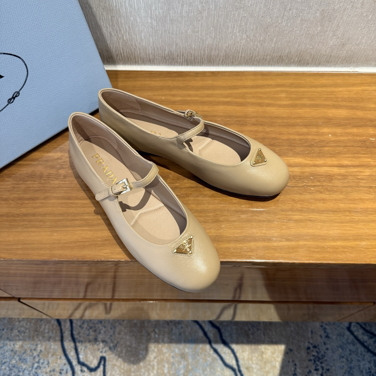 高仿Prada*NewArrival系列1F567M平底瑪麗珍鞋小牛皮膚色免檢版