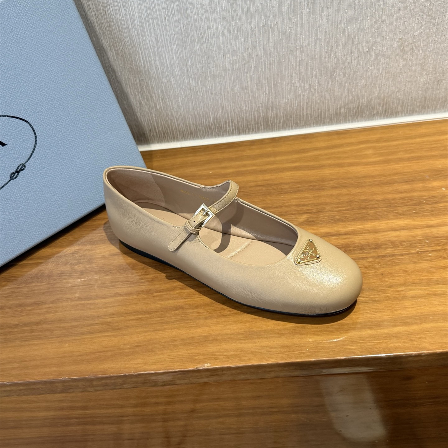 高仿Prada*NewArrival系列1F567M平底瑪麗珍鞋小牛皮膚色免檢版