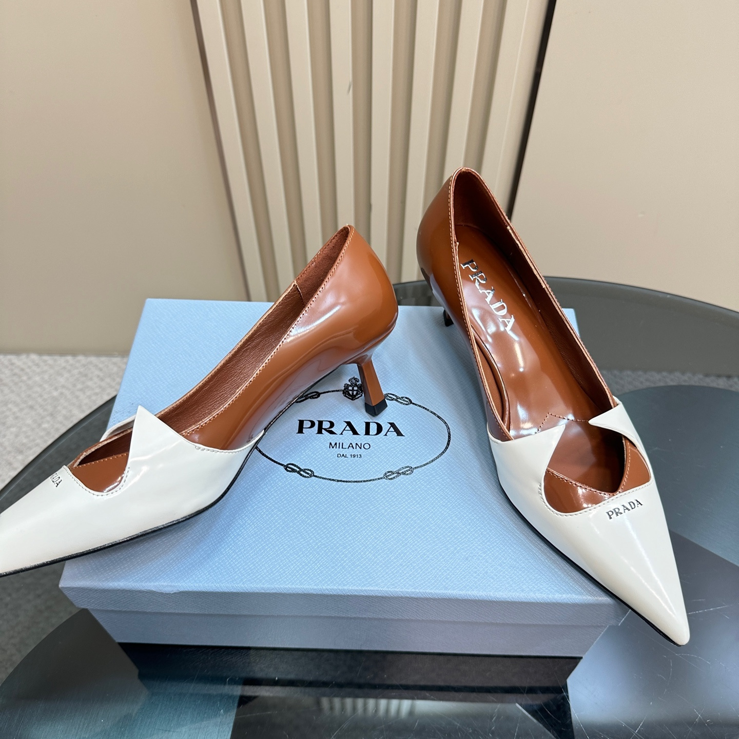 高仿Prada*1I976C尖頭走秀款高踭鞋5.5CM棕色免檢版
