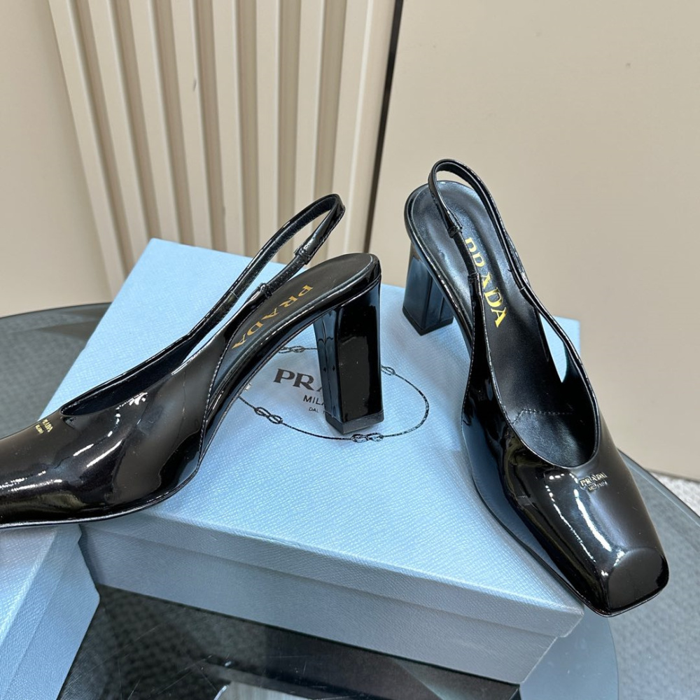 高仿Prada*1I838N方頭粗踭露跟鞋8.5CM漆皮黑色免檢版