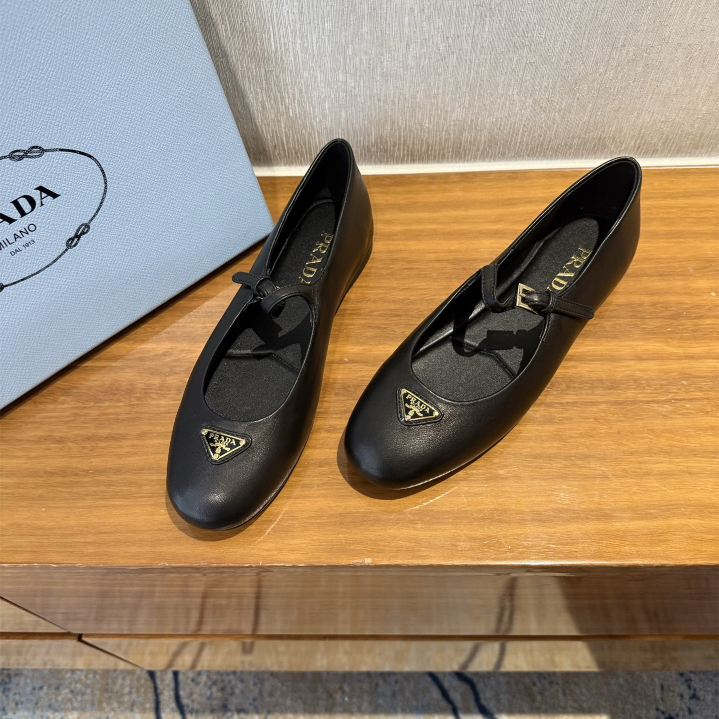 高仿Prada*NewArrival系列1F567N平底瑪麗珍鞋小牛皮黑色免檢版