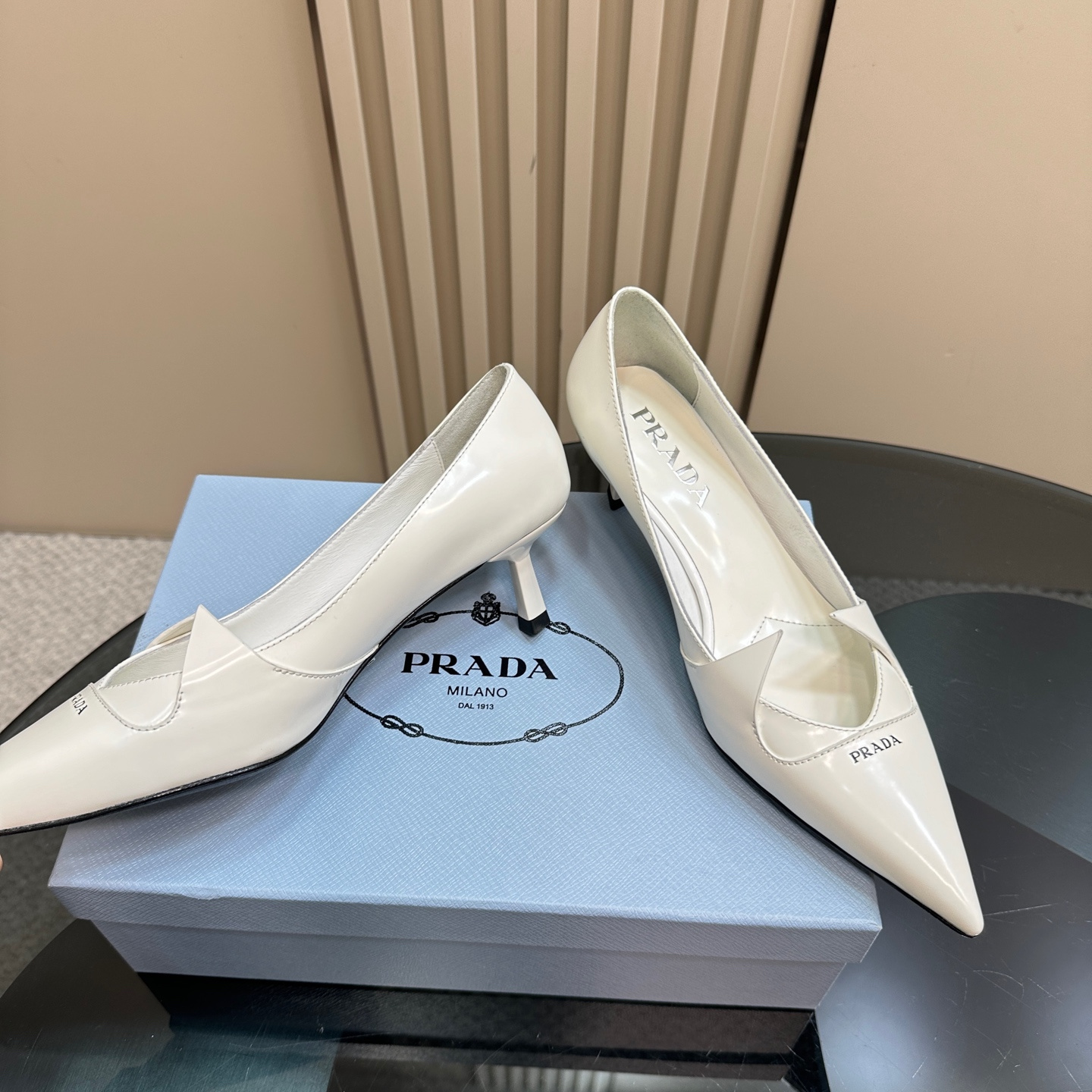 高仿Prada*1I976M尖頭走秀款高踭鞋5.5CM白色免檢版