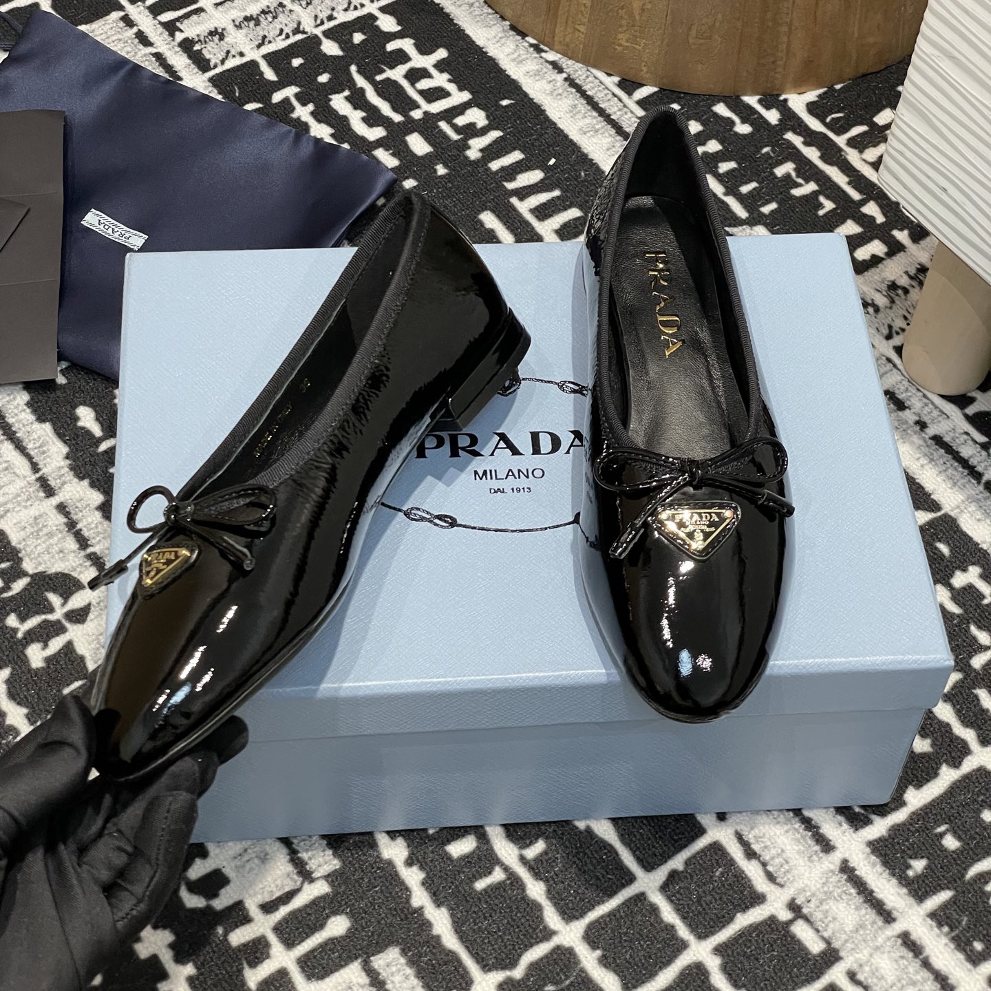 高仿Prada*Patent系列1F798M蝴蝶結圓頭單鞋漆皮黑色免檢版