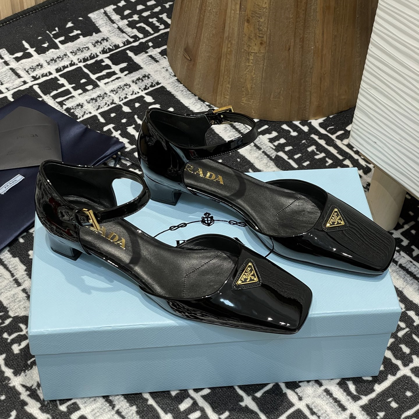 高仿Prada*1l601N方頭粗跟涼鞋3.5CM黑色免檢版