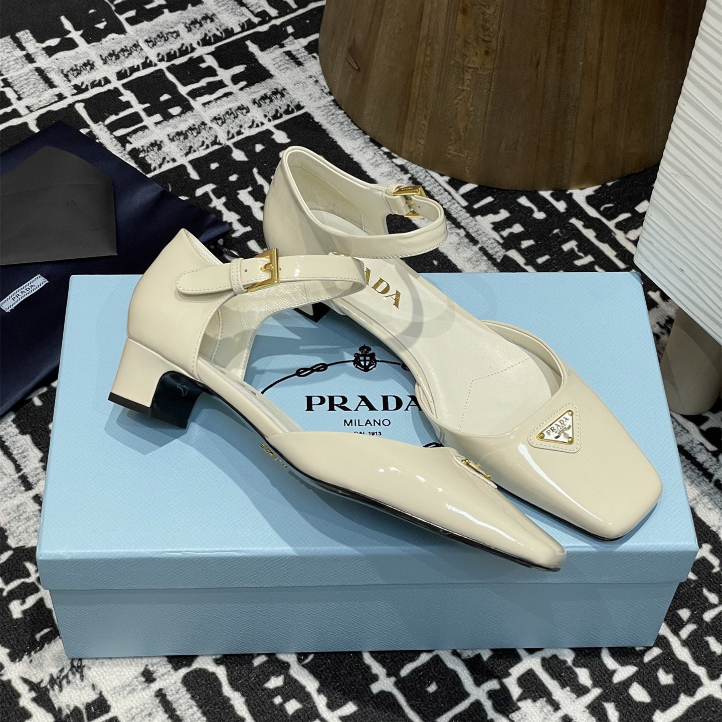 高仿Prada*1l325M方頭粗跟涼鞋3.5CM白色免檢版