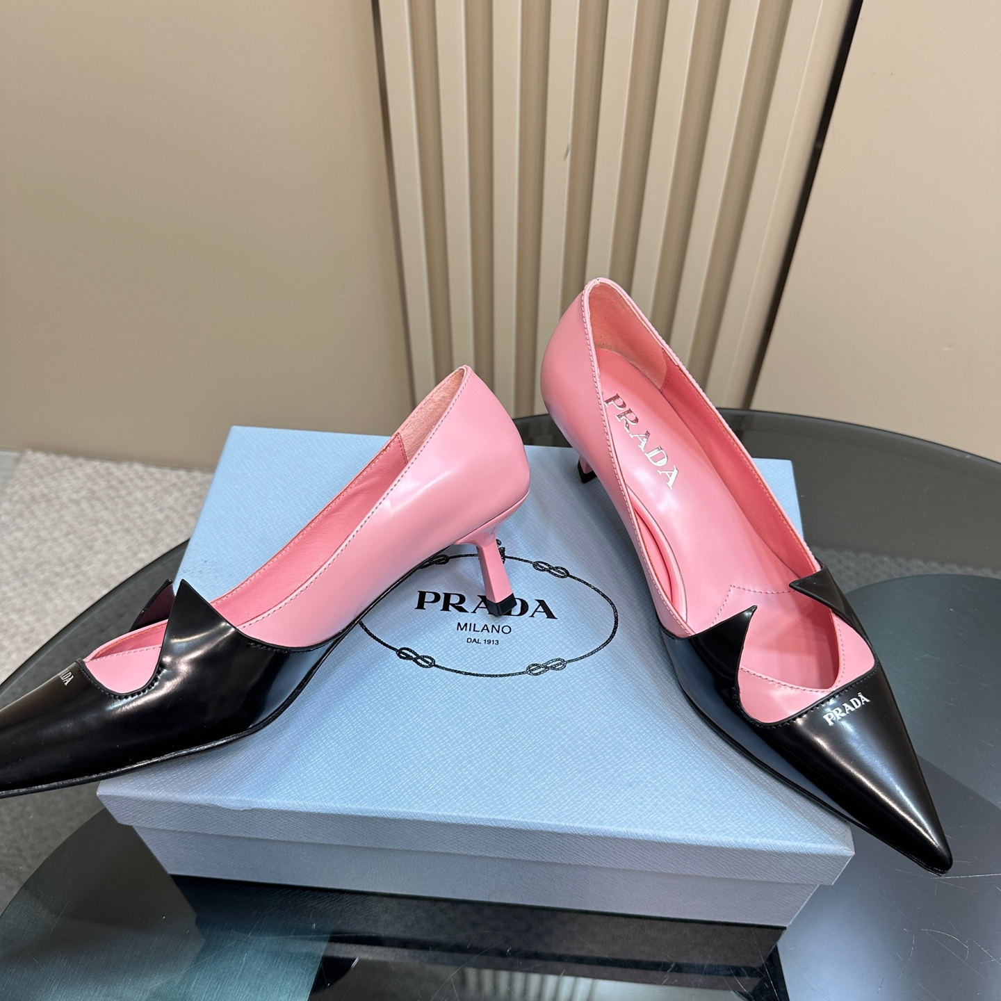 高仿Prada*1I976F尖頭走秀款高踭鞋5.5CM粉色免檢版