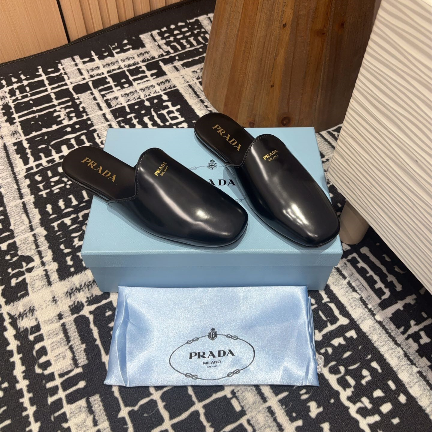 高仿Prada*2S2987圓頭皮質休閒套腳拖鞋黑色免檢版