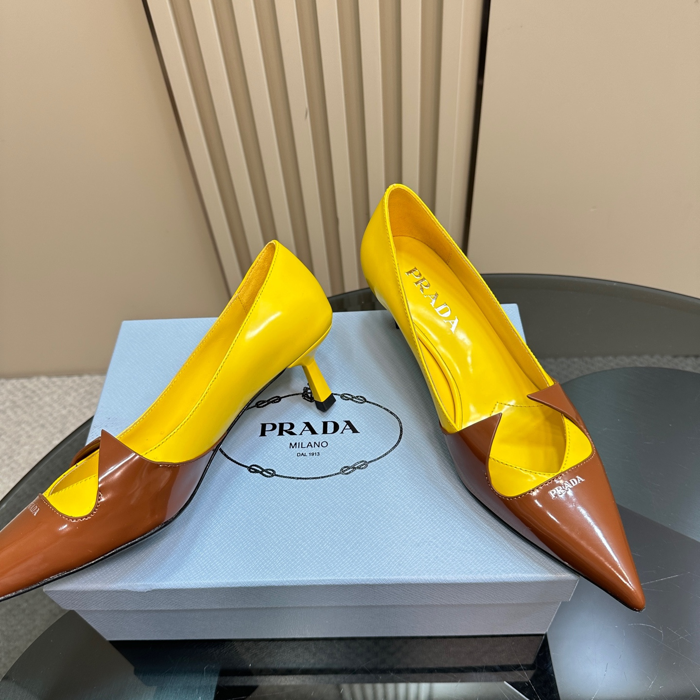 高仿Prada*1I976B尖頭走秀款高踭鞋5.5CM黃色免檢版