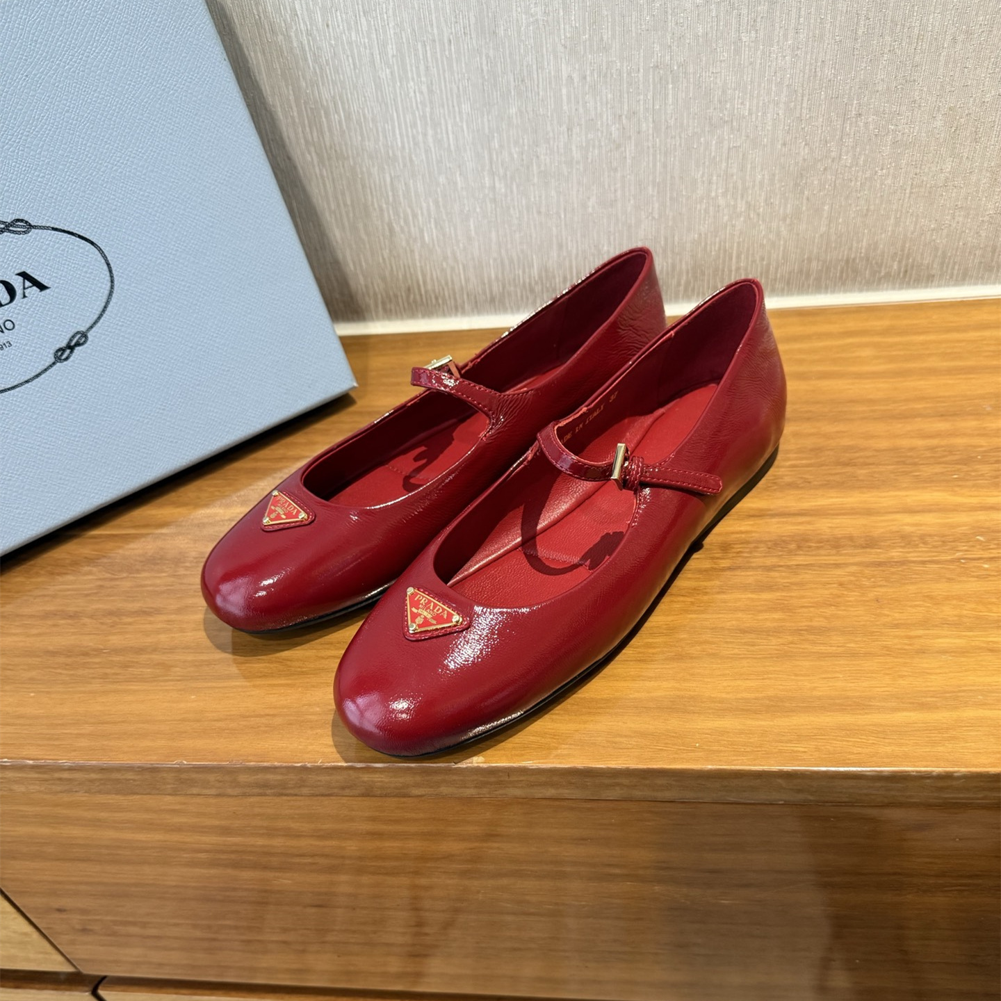 高仿Prada*NewArrival系列1F793A平底瑪麗珍鞋漆皮紅色免檢版