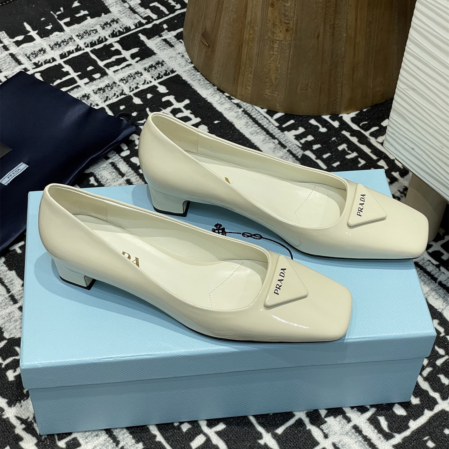 高仿Prada*1l628B方頭粗跟單鞋3.5CM白色免檢版