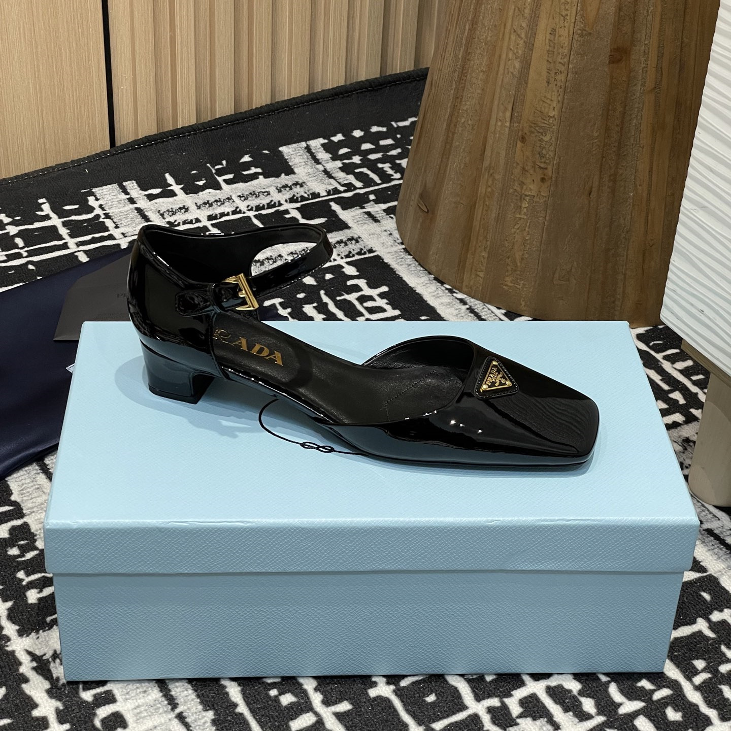 高仿Prada*1l601N方頭粗跟涼鞋3.5CM黑色免檢版