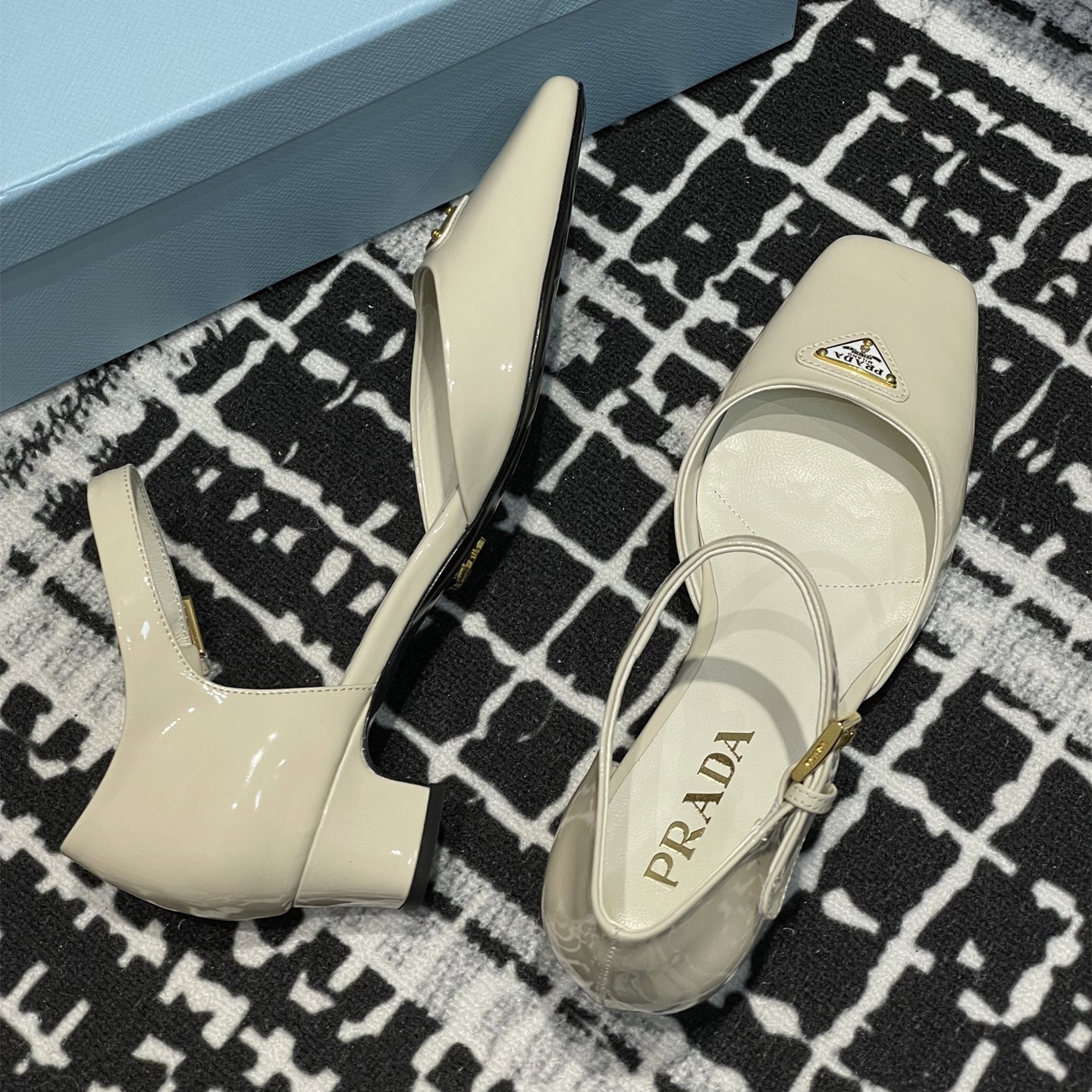 高仿Prada*1l325M方頭粗跟涼鞋3.5CM白色免檢版
