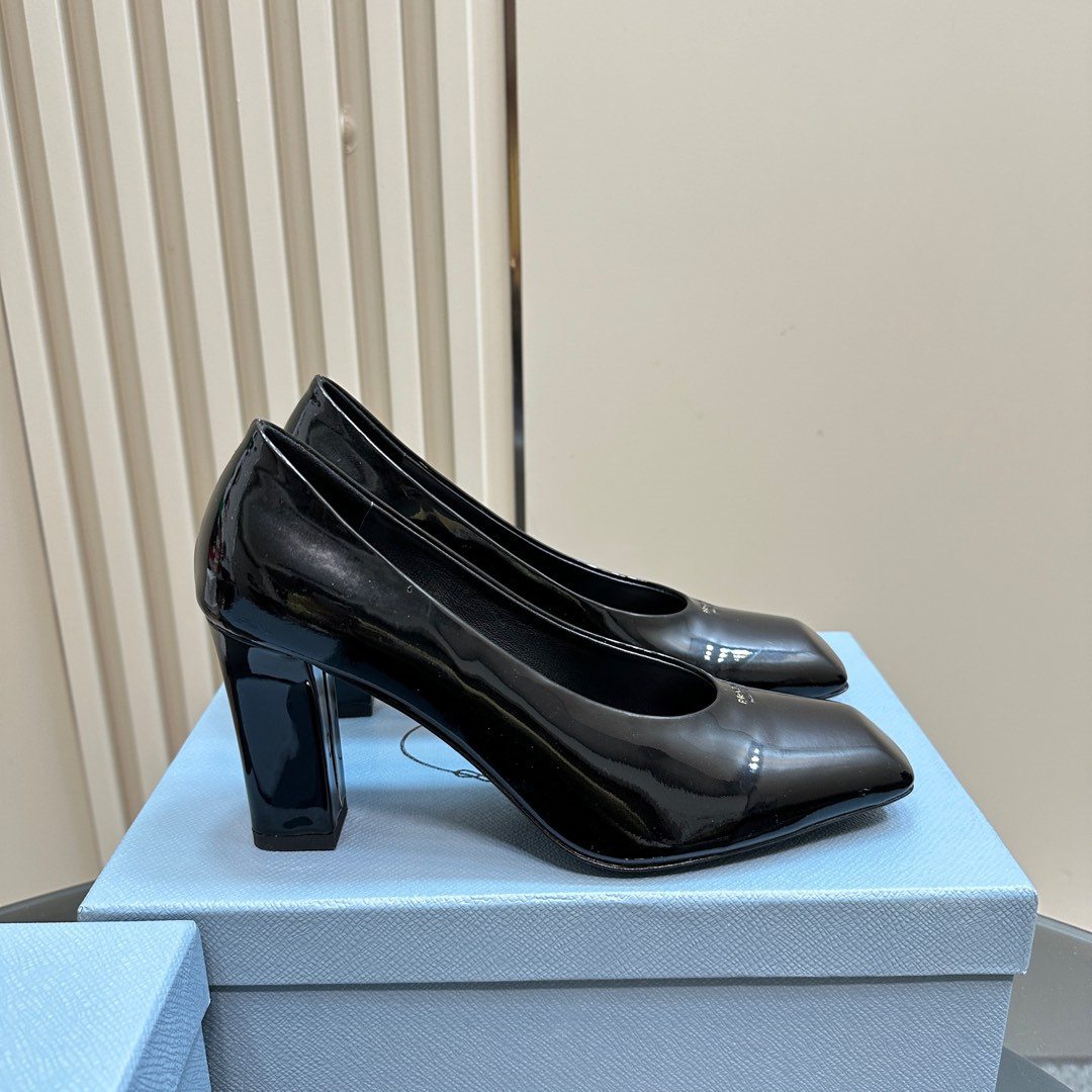 高仿Prada*1I837N方頭粗跟高踭鞋8.5CM漆皮黑色免檢版