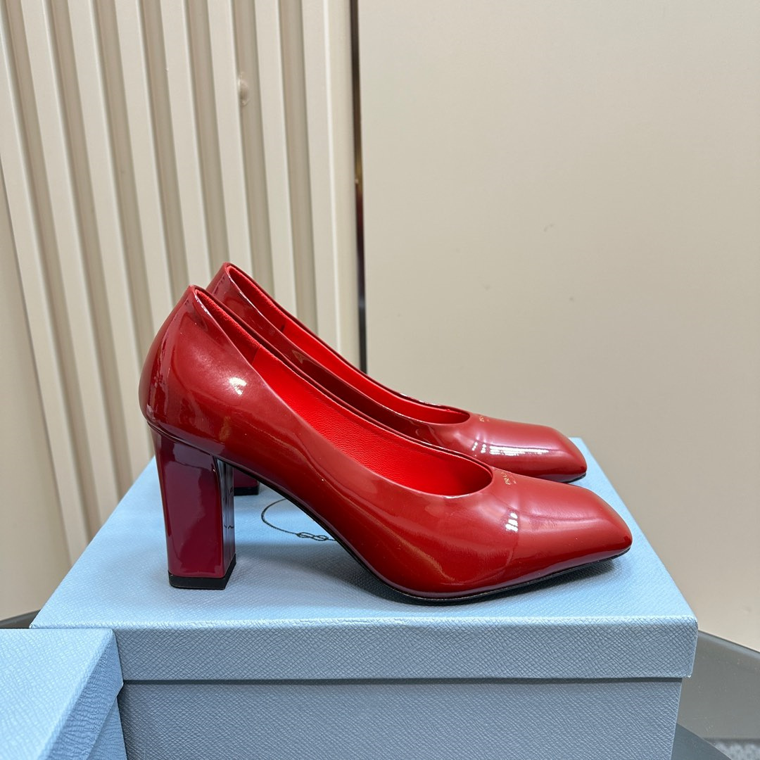 高仿Prada*1I837B方頭粗跟高踭鞋8.5CM漆皮紅色免檢版