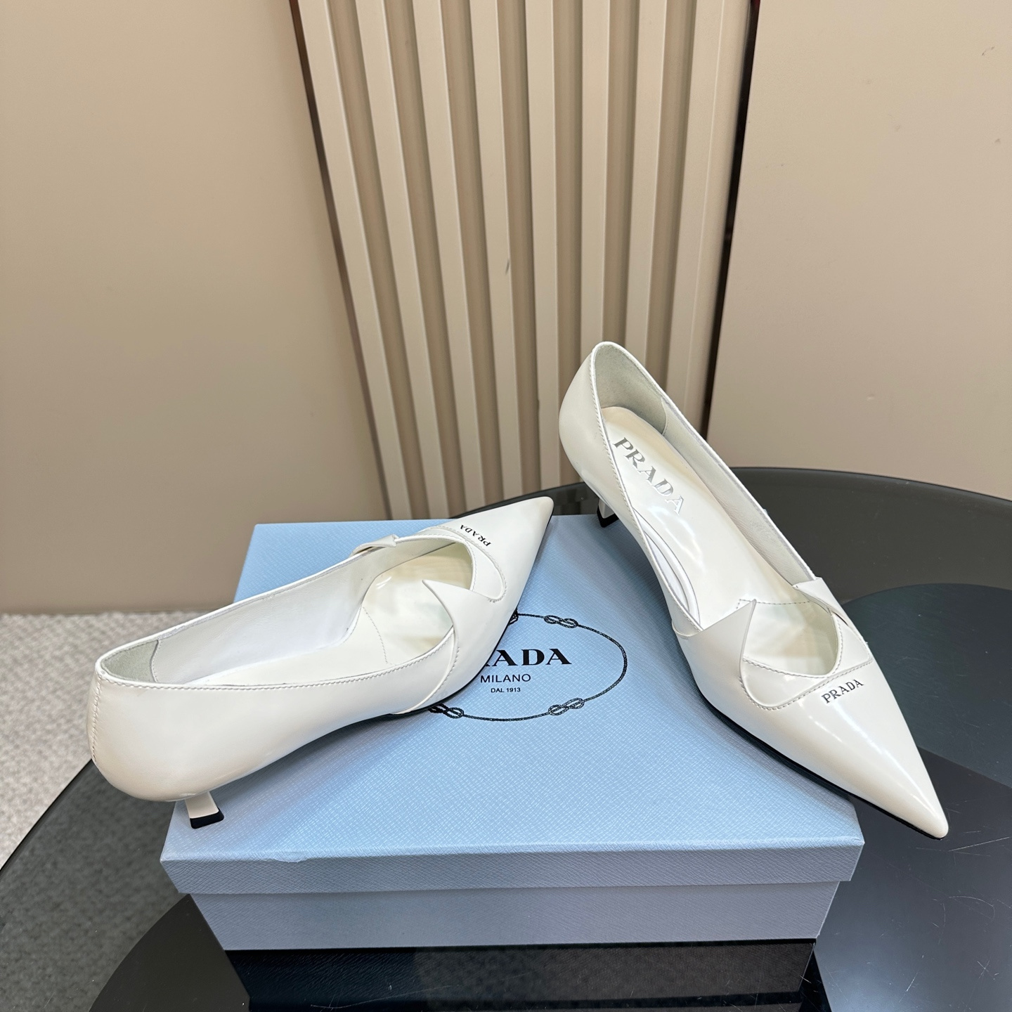 高仿Prada*1I976M尖頭走秀款高踭鞋5.5CM白色免檢版
