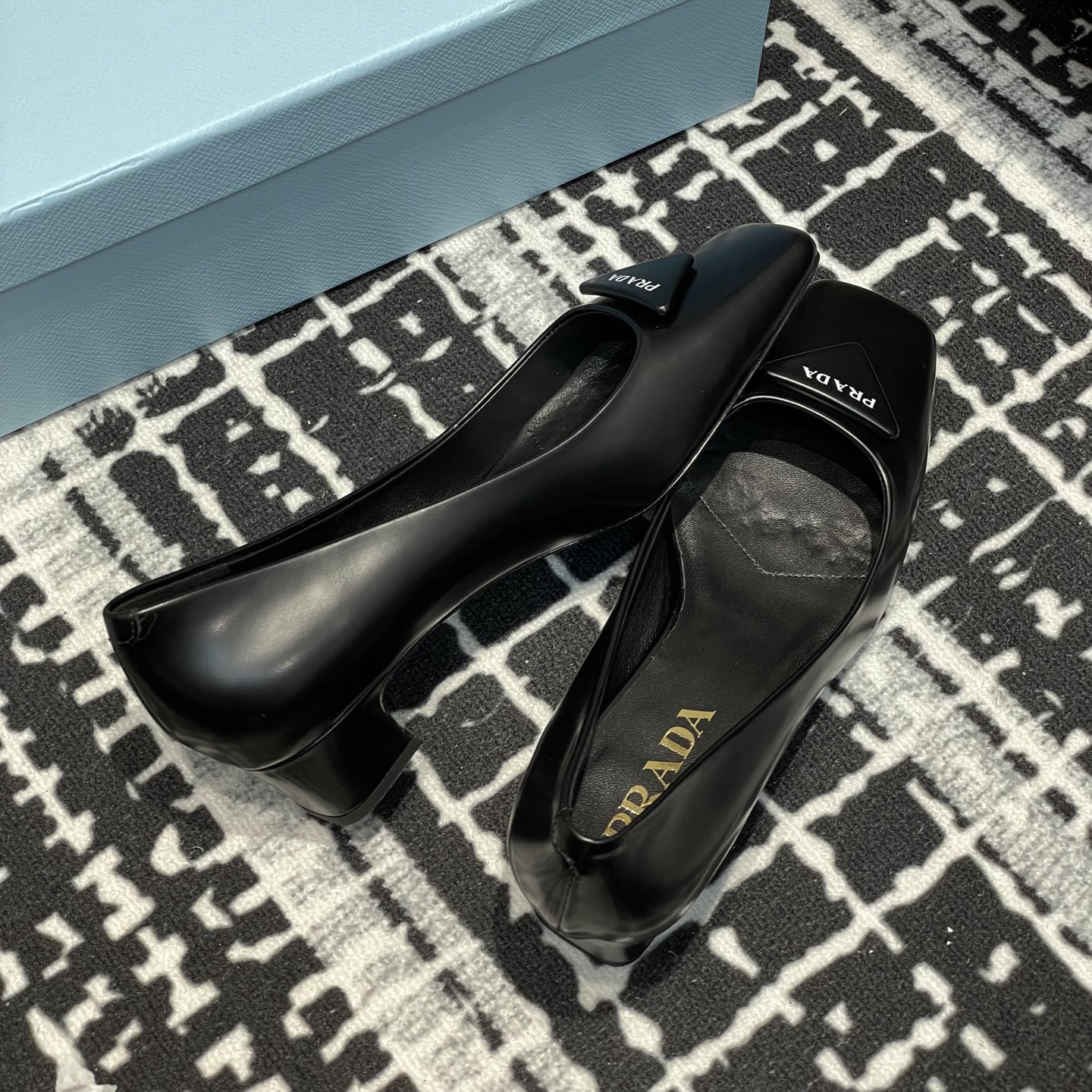 高仿Prada*1l628N方頭粗跟單鞋3.5CM黑色免檢版