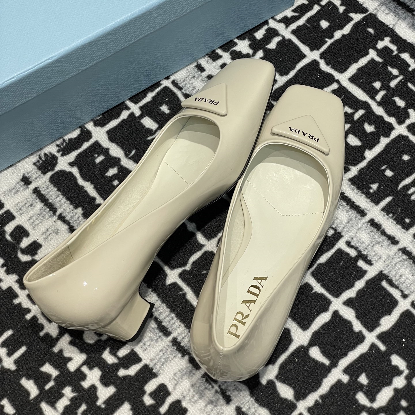 高仿Prada*1l628B方頭粗跟單鞋3.5CM白色免檢版