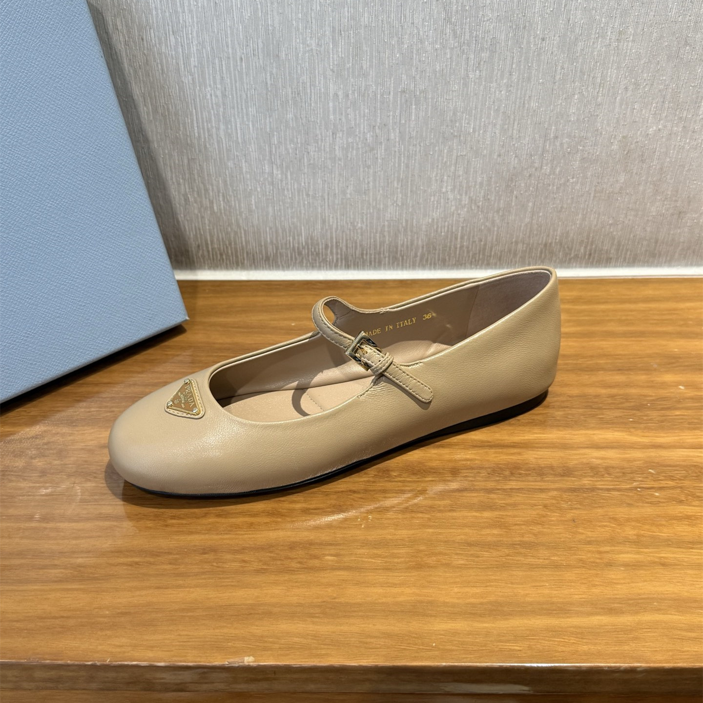 高仿Prada*NewArrival系列1F567M平底瑪麗珍鞋小牛皮膚色免檢版