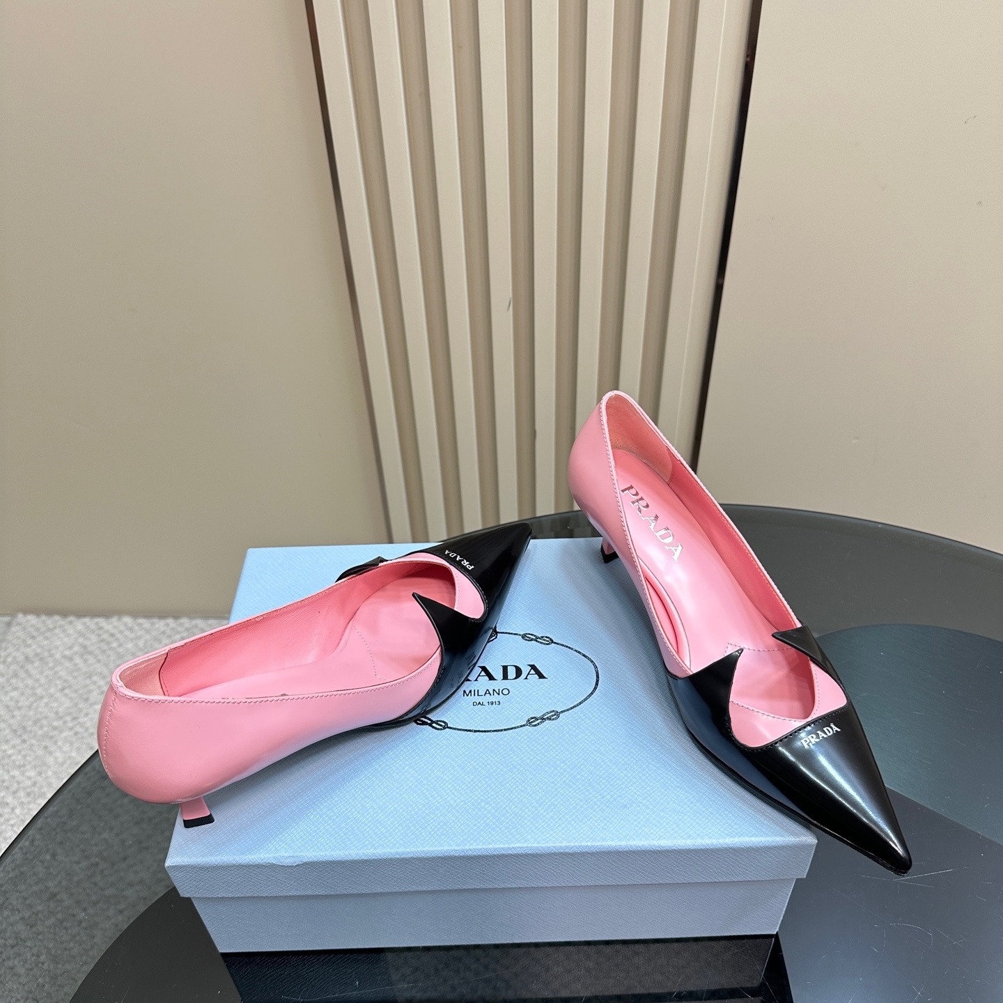 高仿Prada*1I976F尖頭走秀款高踭鞋5.5CM粉色免檢版