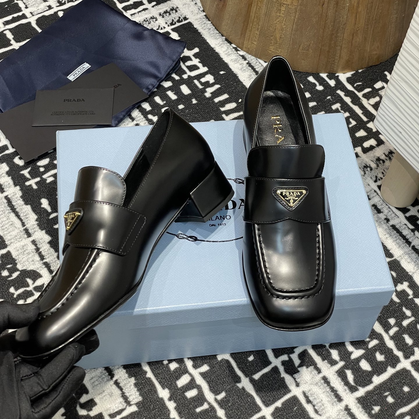 高仿Prada*1D831A方頭套腳樂福鞋3.5CM小牛皮黑色免檢版