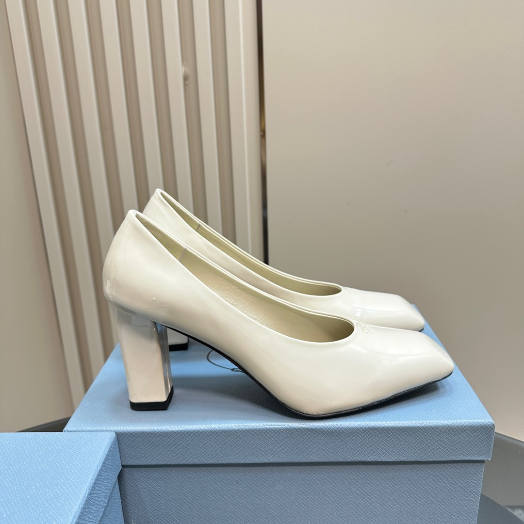 高仿Prada*1I837M方頭粗跟高踭鞋8.5CM漆皮白色免檢版
