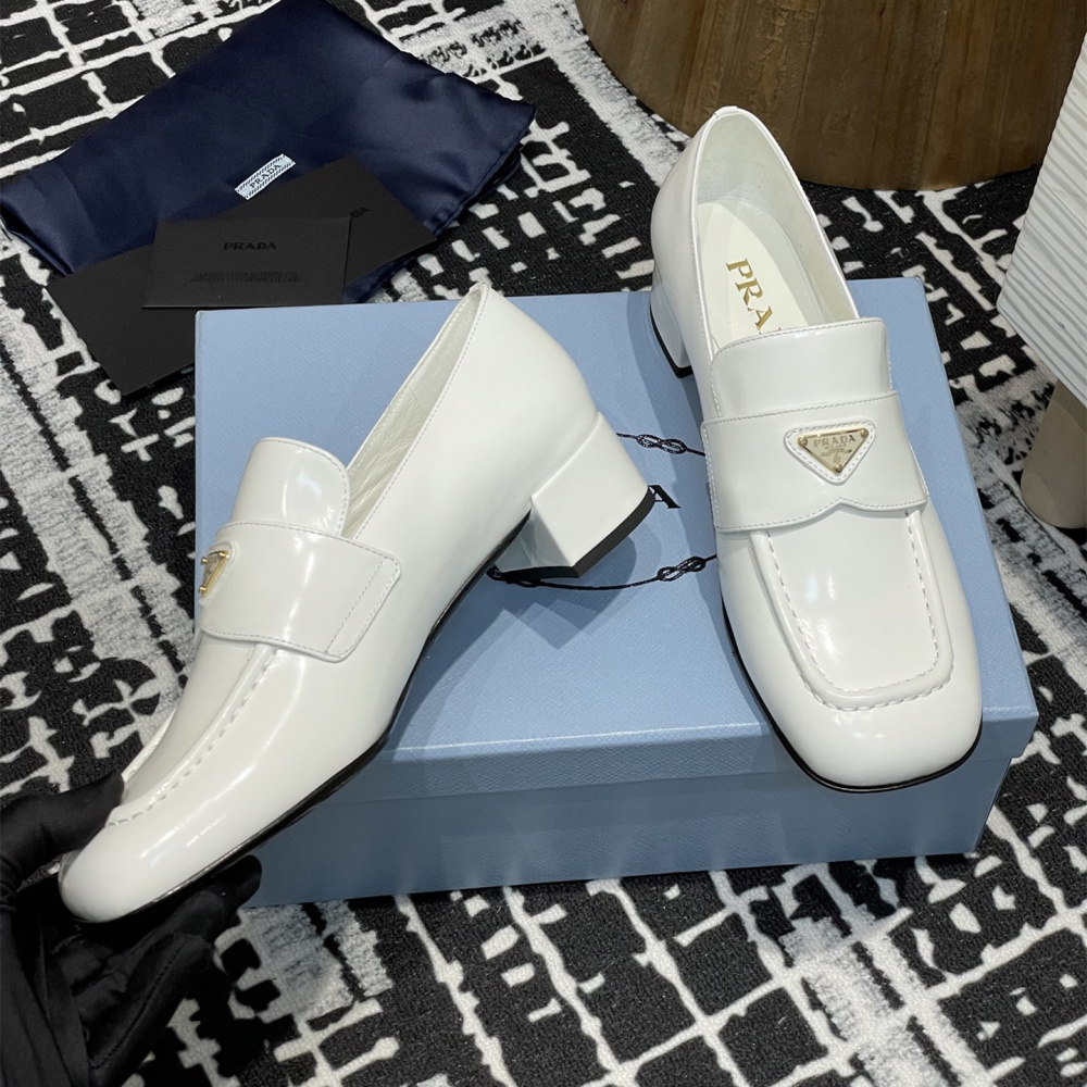 高仿Prada*1D831N方頭套腳樂福鞋3.5CM漆皮白色免檢版