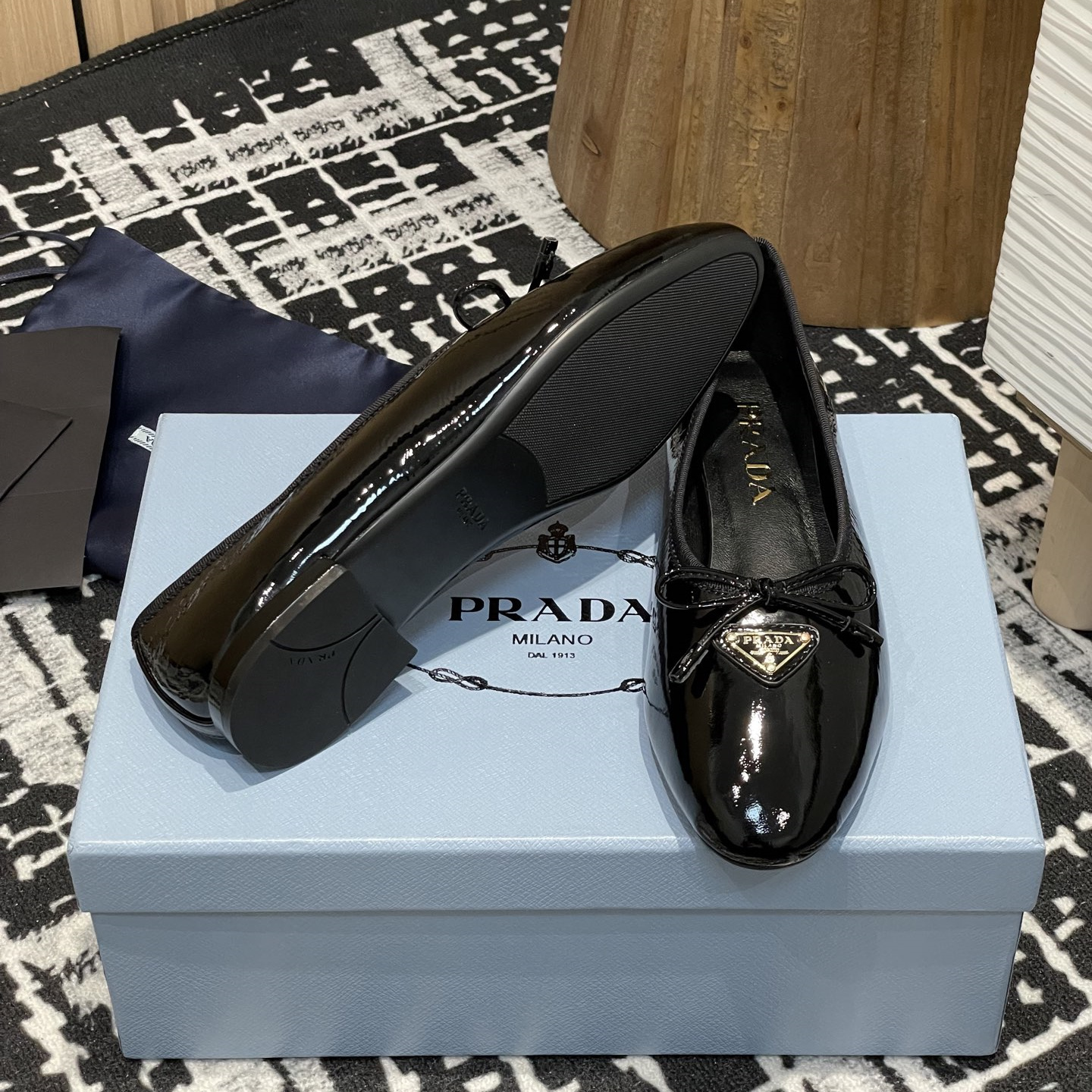 高仿Prada*Patent系列1F798M蝴蝶結圓頭單鞋漆皮黑色免檢版