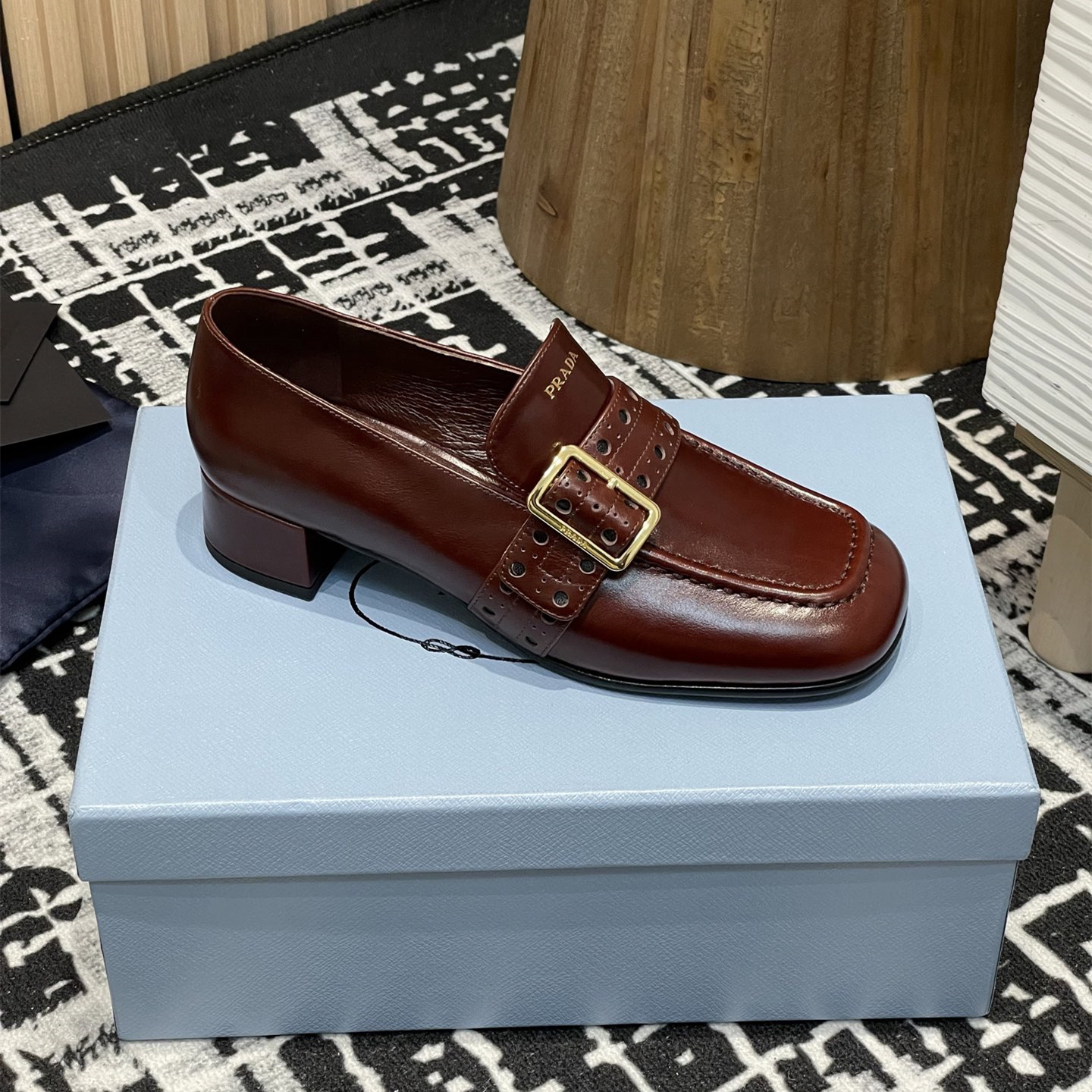 高仿Prada*1D831B方頭套腳樂福鞋3.5CM小牛皮棕色免檢版